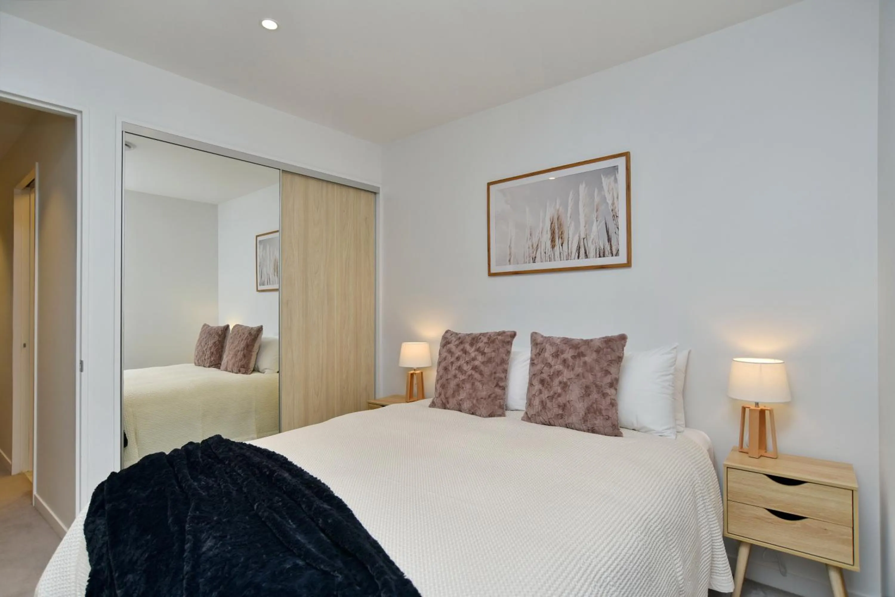 Bed in Worcester Terrace One - Christchurch Holiday Homes