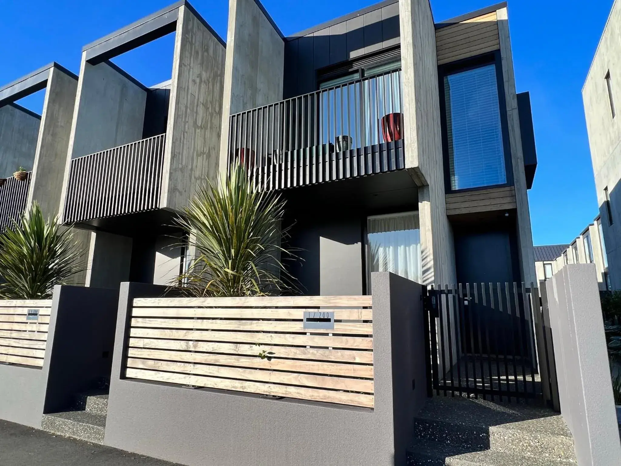 Two-Bedroom Apartment in Worcester Terrace One - Christchurch Holiday Homes Two-Bedroom Apartment in Worcester Terrace One - Christchurch Holiday Homes