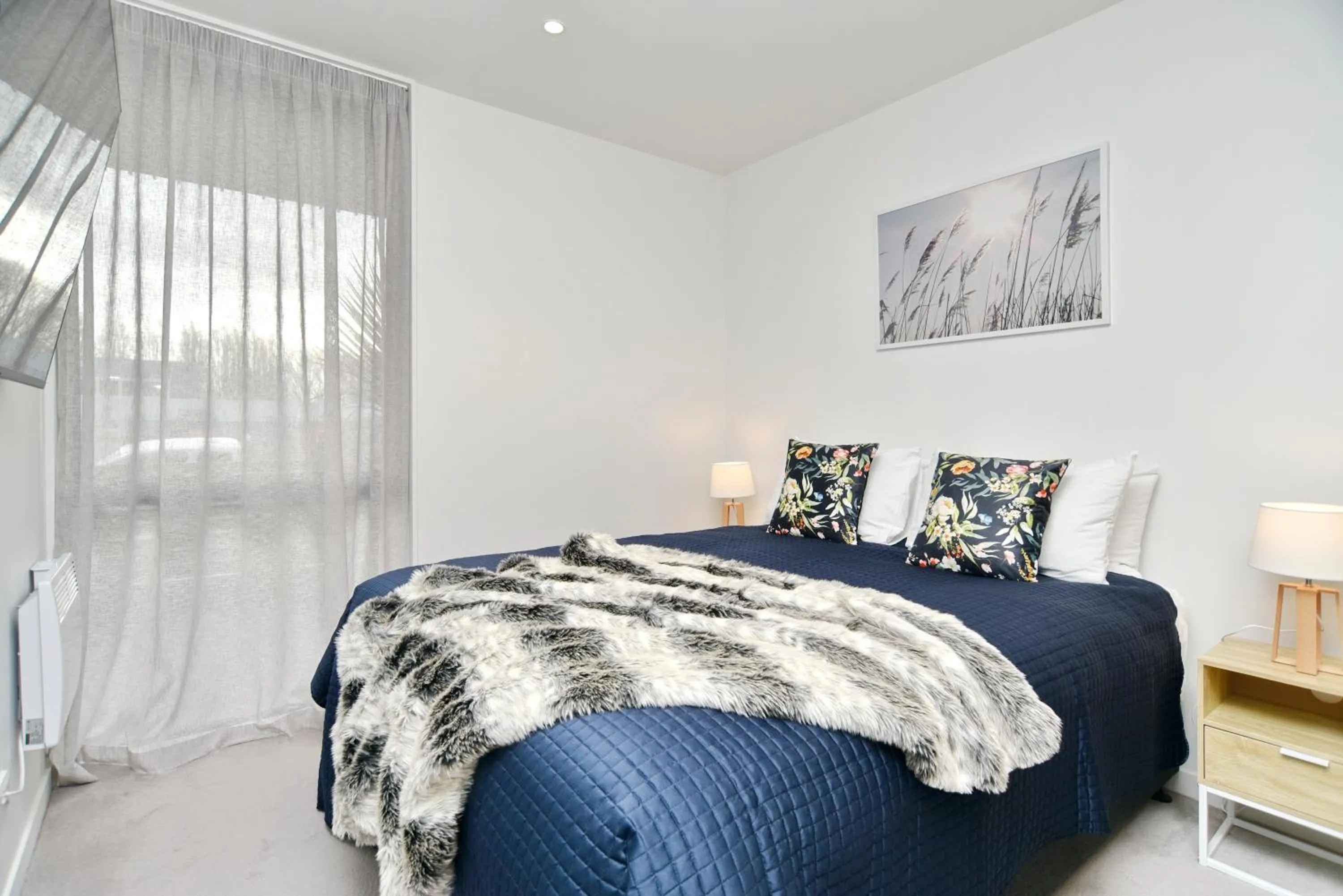 Bed in Worcester Terrace One - Christchurch Holiday Homes