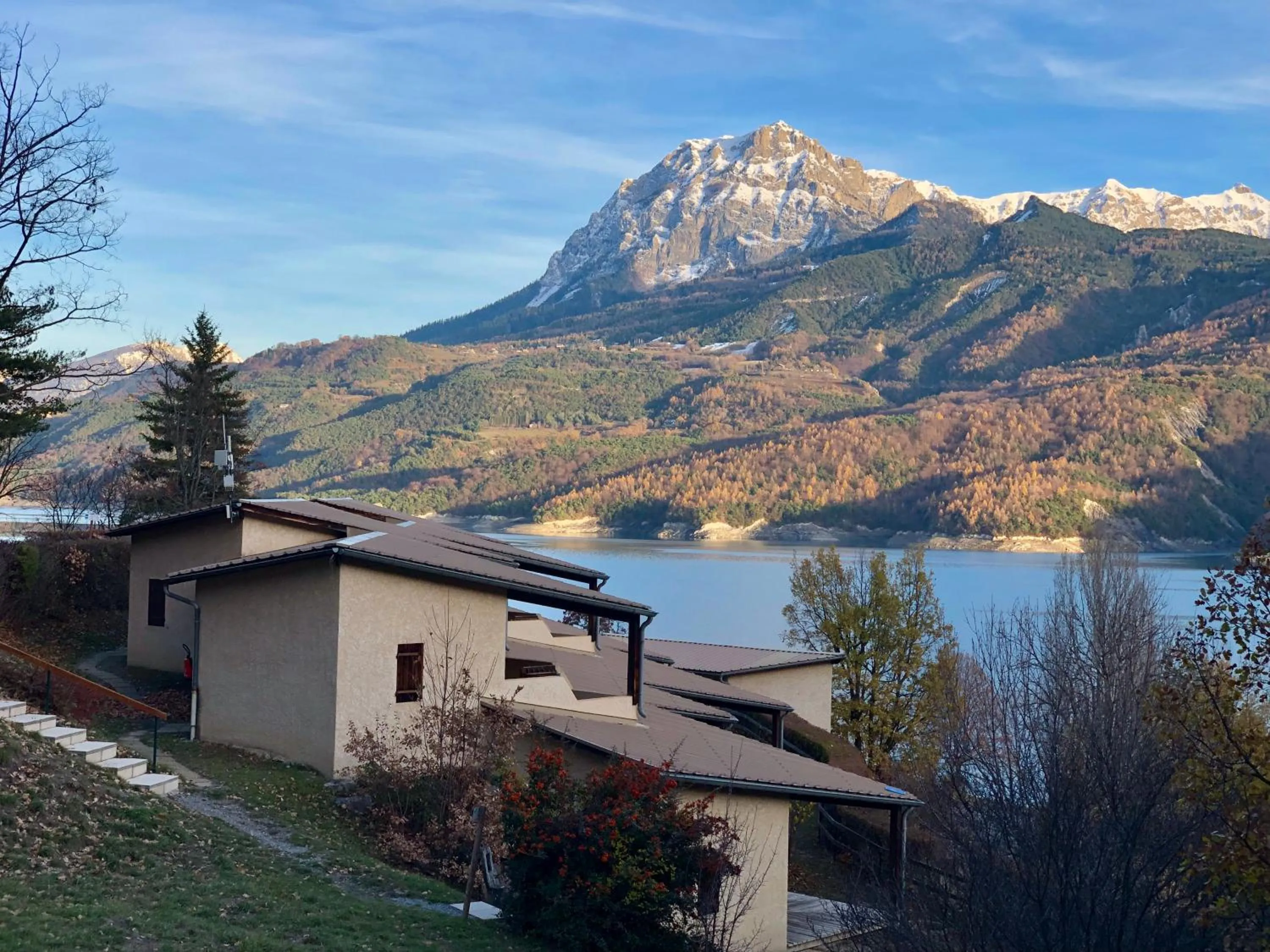 Property building in L'Ecrin du Lac