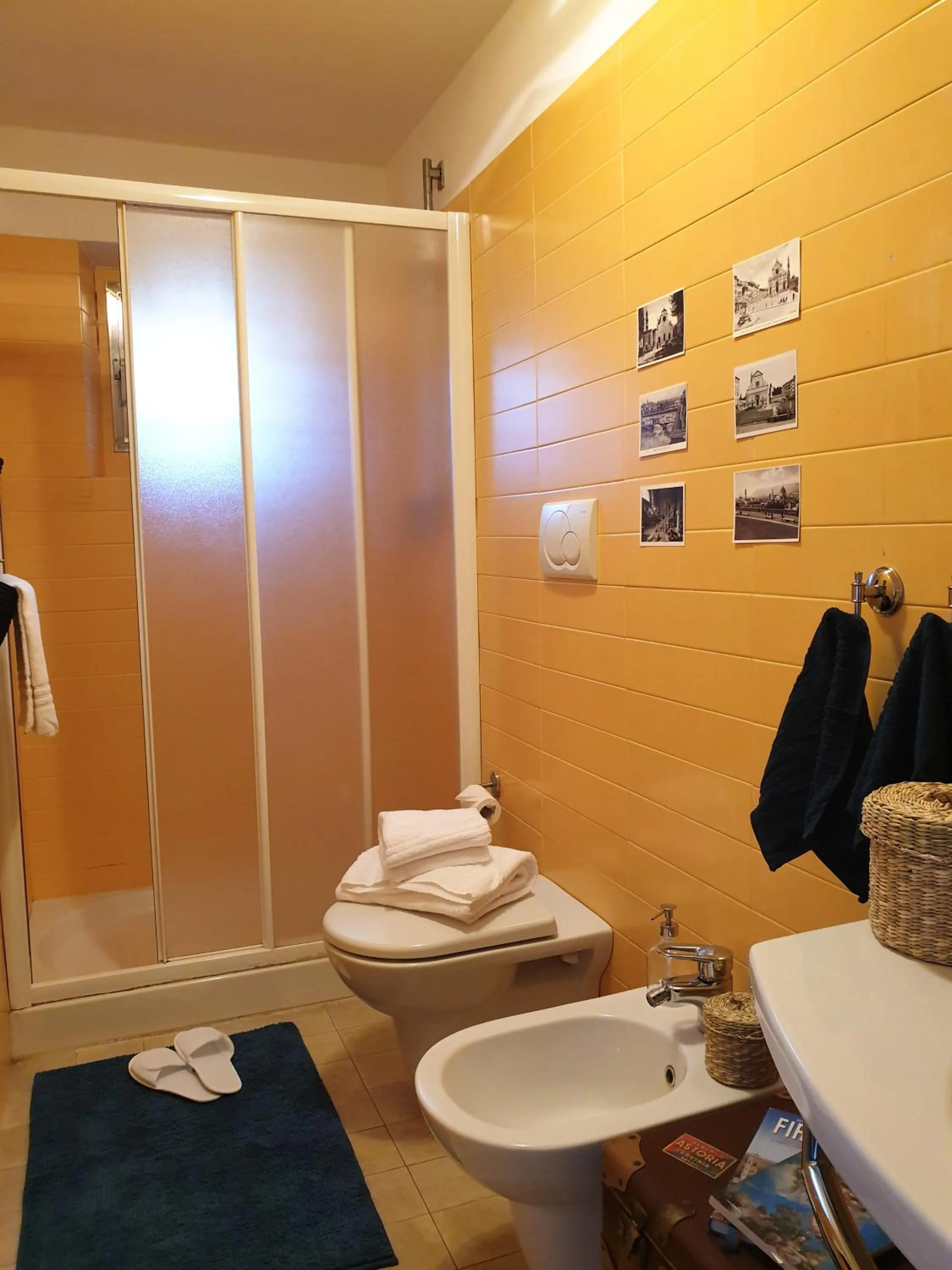 Shower in B&B Monte Oliveto