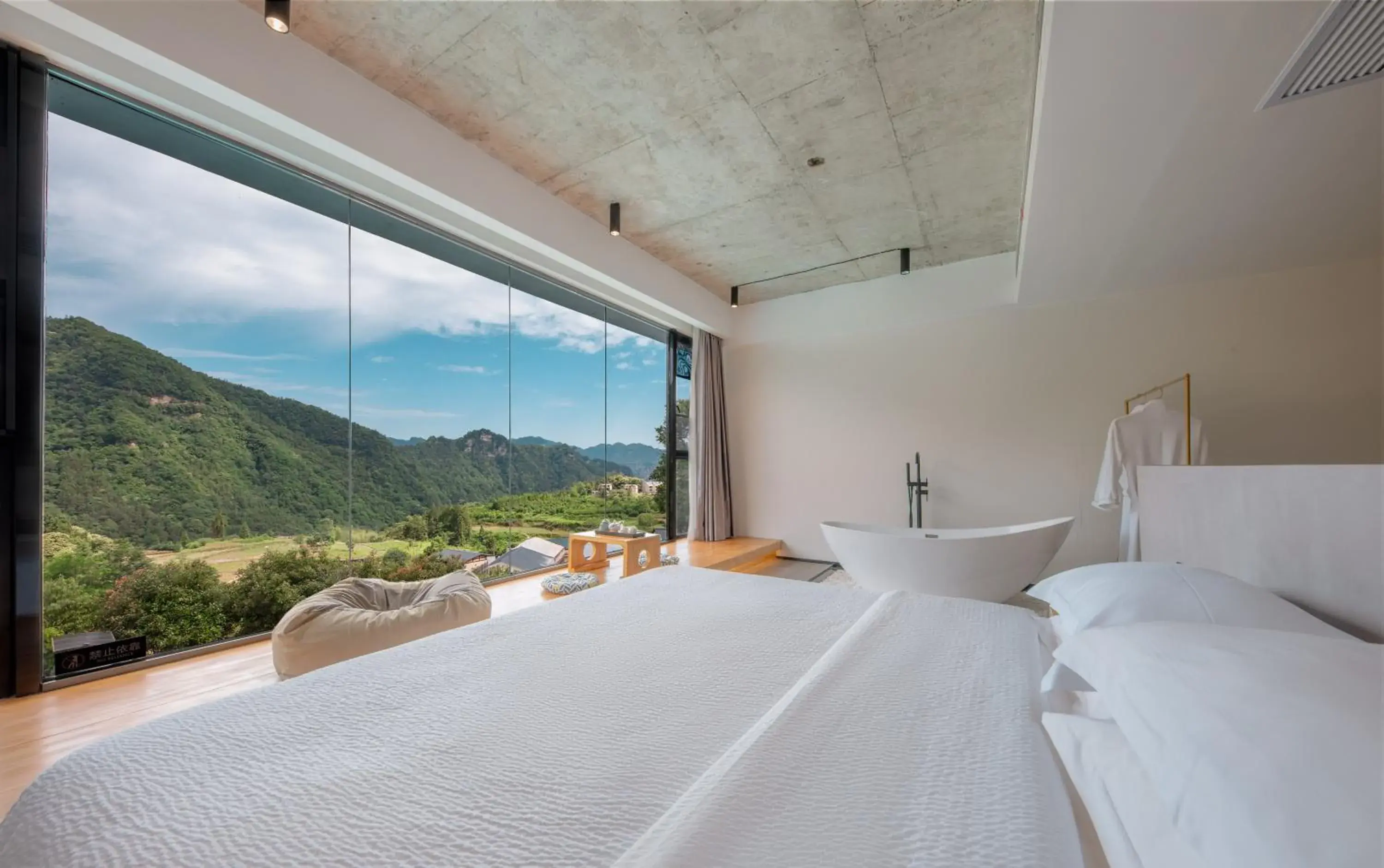 King Room with Mountain View in Avatar Mountain Resort King Room with Mountain View in Avatar Mountain Resort