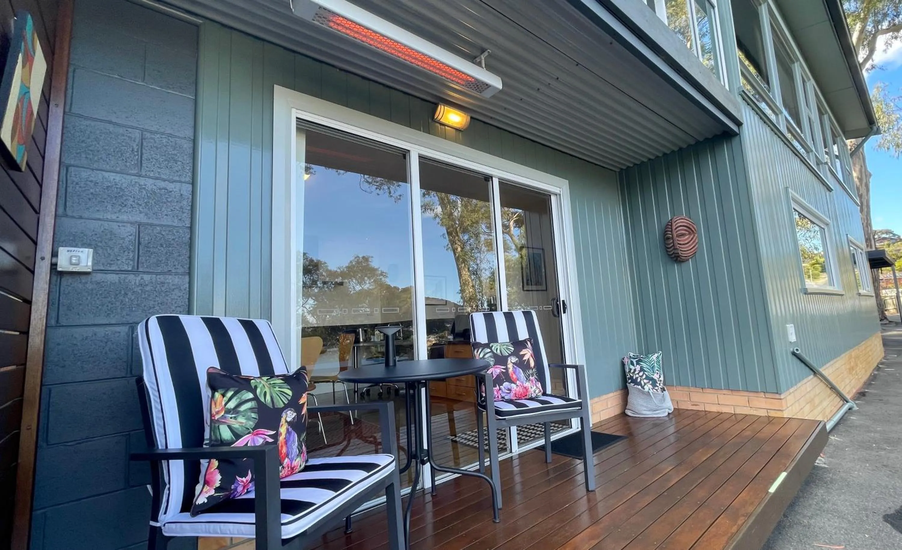 Spacious Apartment - Warm and Welcoming in Lindisfarne, 8 min from CBD