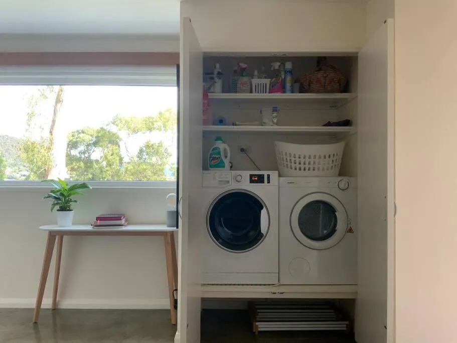 Spacious Apartment - Warm and Welcoming in Lindisfarne, 8 min from CBD