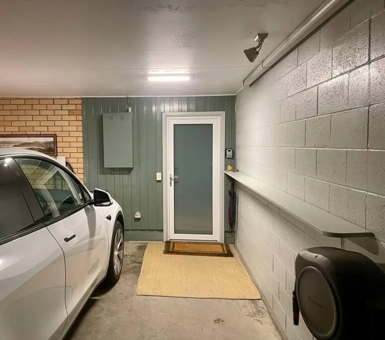 Spacious Apartment - Warm and Welcoming in Lindisfarne, 8 min from CBD