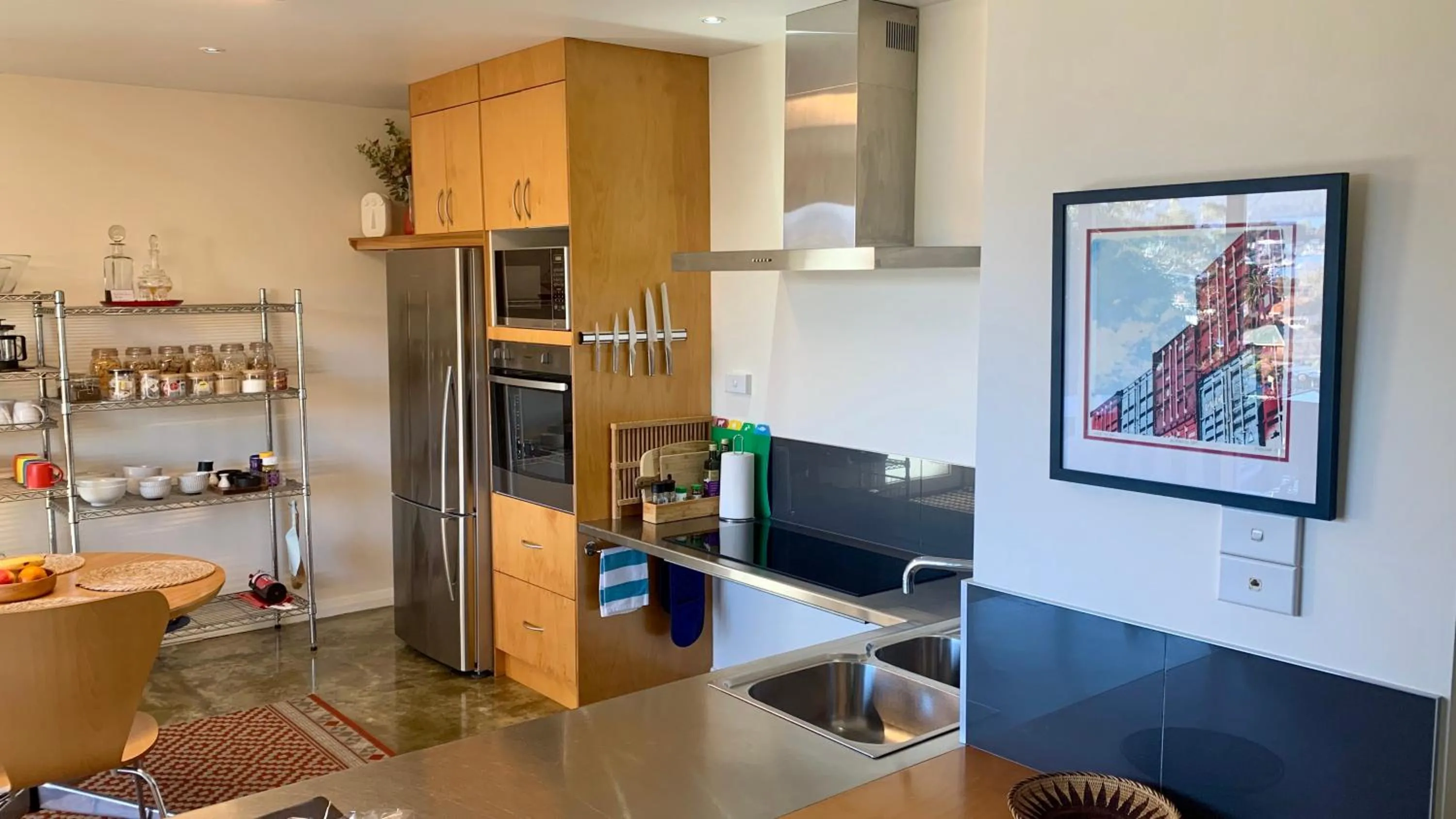 Spacious Apartment - Warm and Welcoming in Lindisfarne, 8 min from CBD