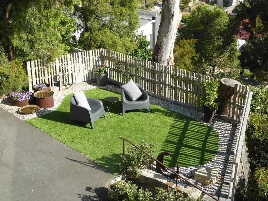 Seating area in Spacious Apartment - Warm and Welcoming in Lindisfarne, 8 min from CBD