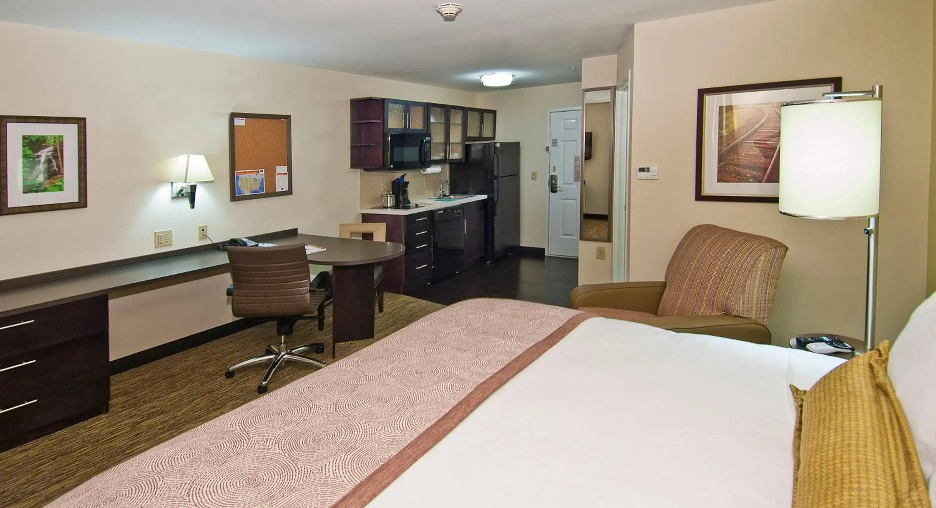 Photo of the whole room, Bed in Candlewood Suites Tupelo by IHG Photo of the whole room, Bed in Candlewood Suites Tupelo by IHG