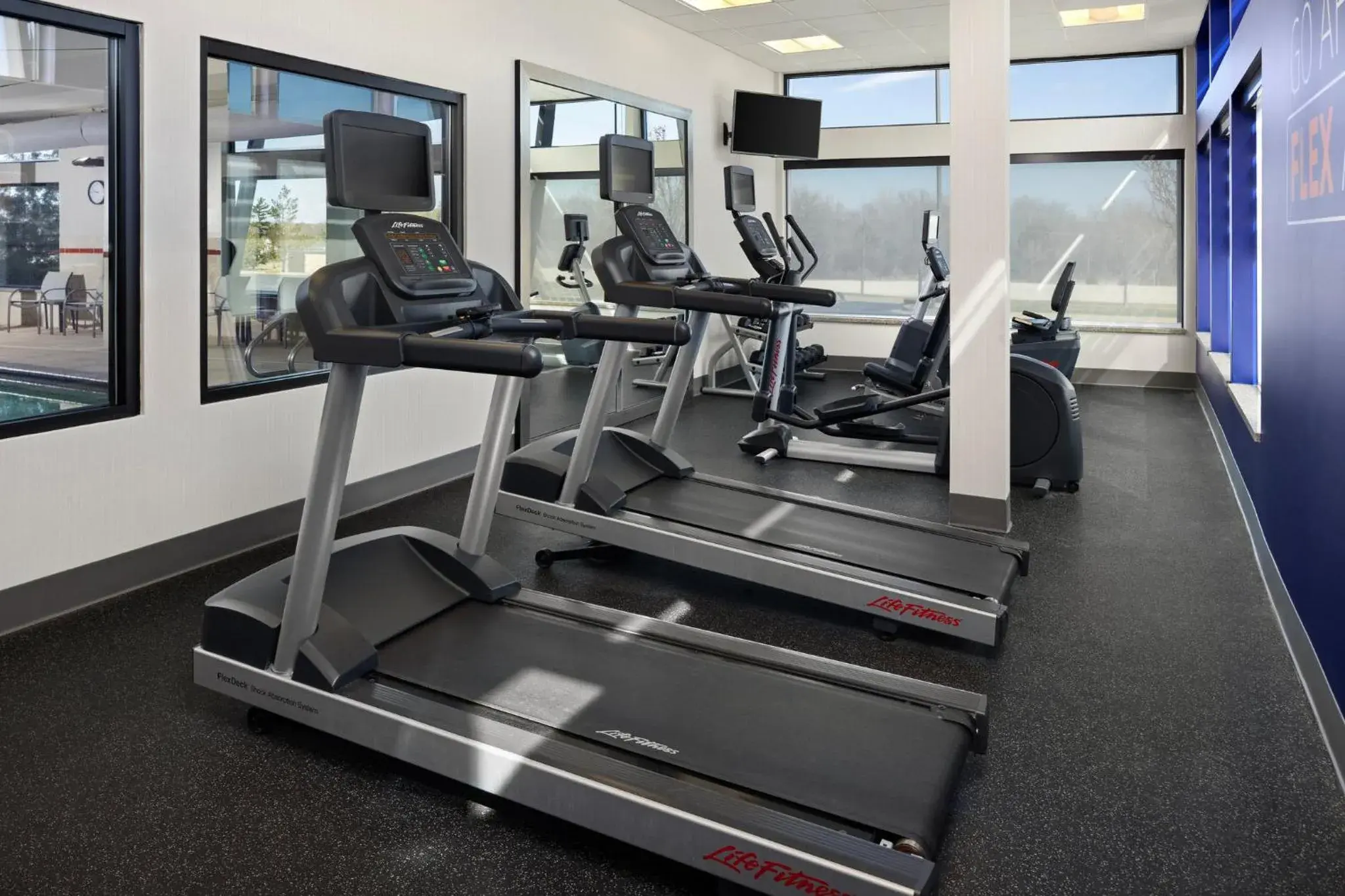 Fitness centre/facilities in Holiday Inn Express Moline - Quad Cities Area by IHG Fitness centre/facilities in Holiday Inn Express Moline - Quad Cities Area by IHG