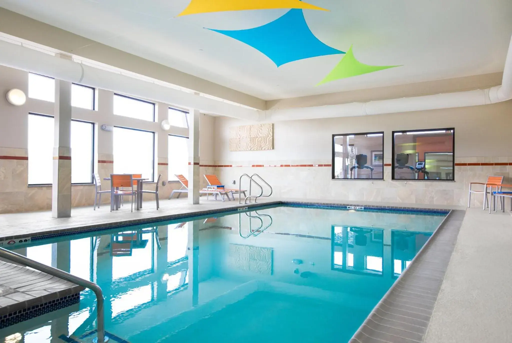 Swimming pool in Holiday Inn Express Moline - Quad Cities Area by IHG Swimming pool in Holiday Inn Express Moline - Quad Cities Area by IHG