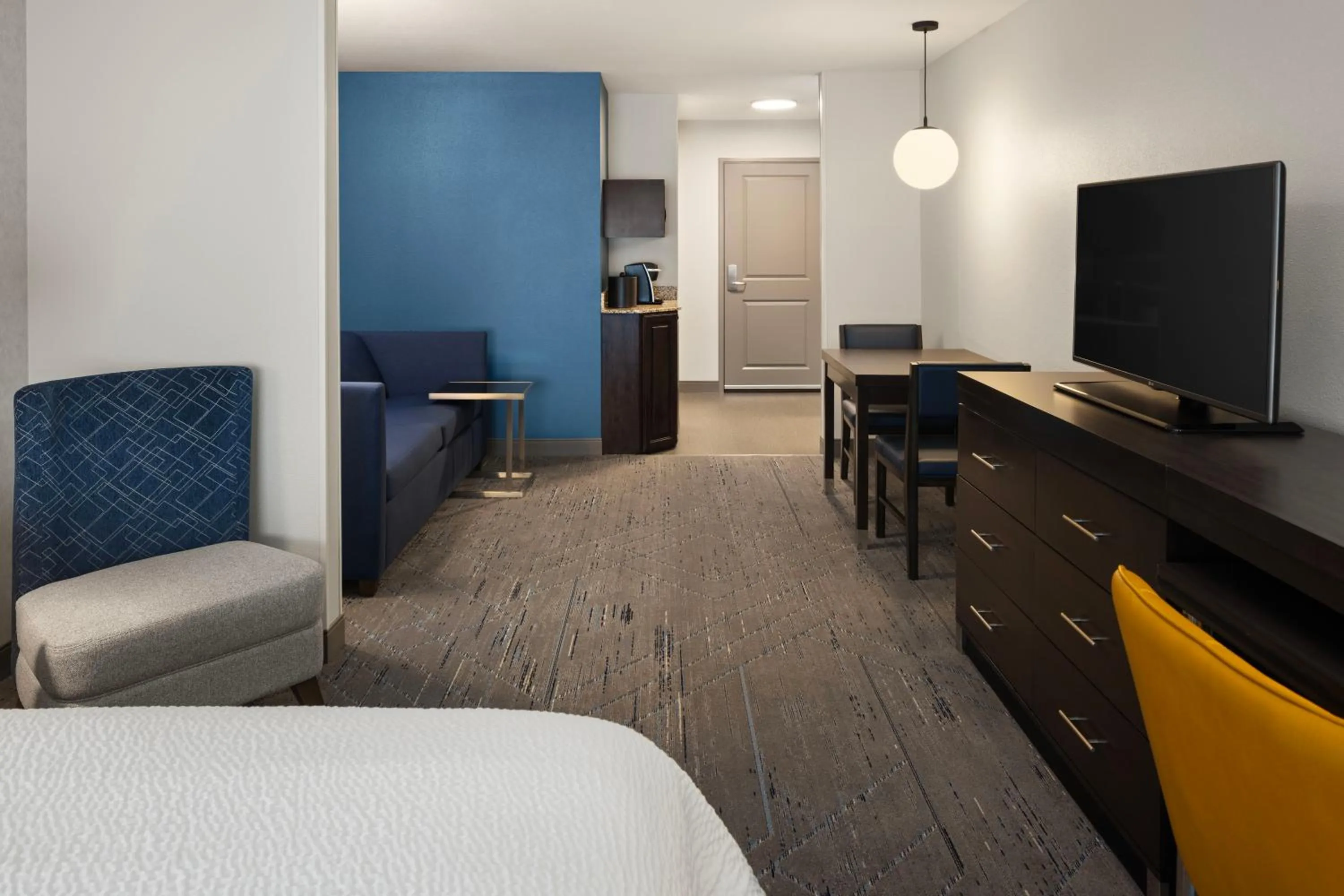 Bedroom, Bed in Holiday Inn Express Moline - Quad Cities Area by IHG