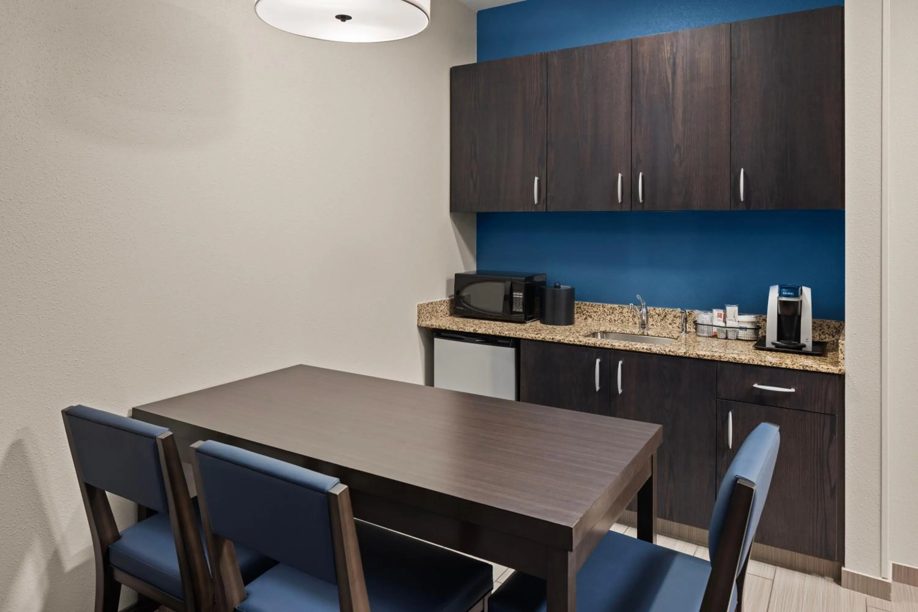 Kitchen or kitchenette in Holiday Inn Express Moline - Quad Cities Area by IHG