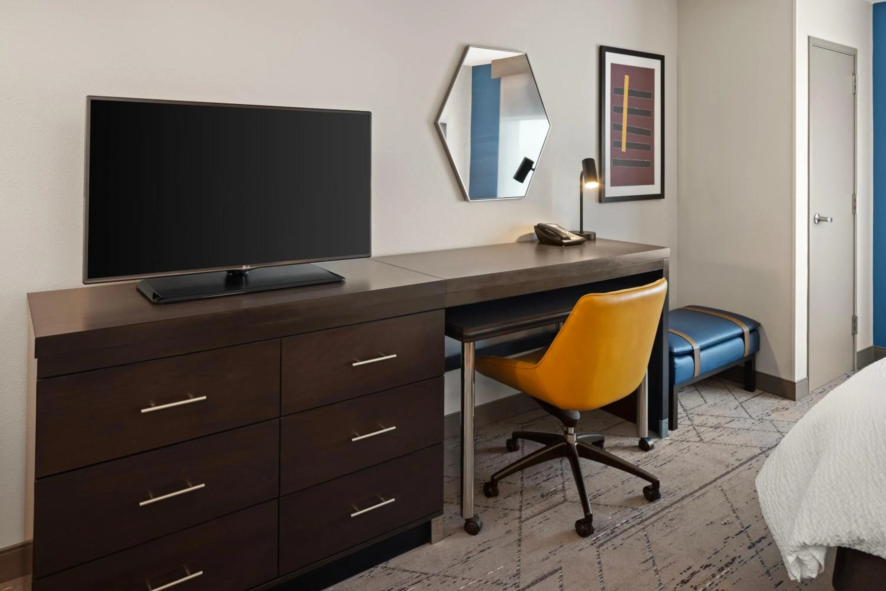 TV and multimedia, Bed in Holiday Inn Express Moline - Quad Cities Area by IHG