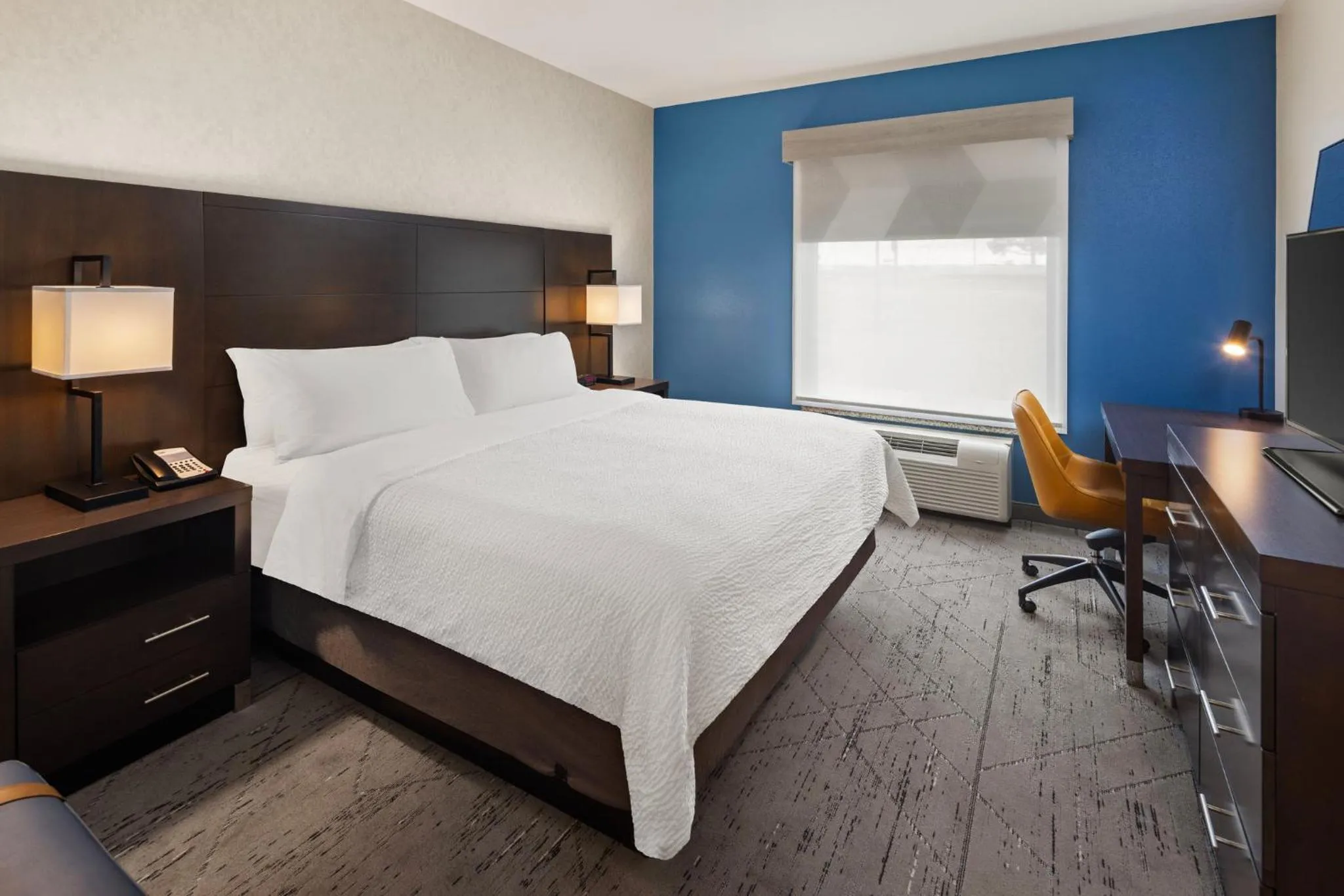 Bedroom, Bed in Holiday Inn Express Moline - Quad Cities Area by IHG
