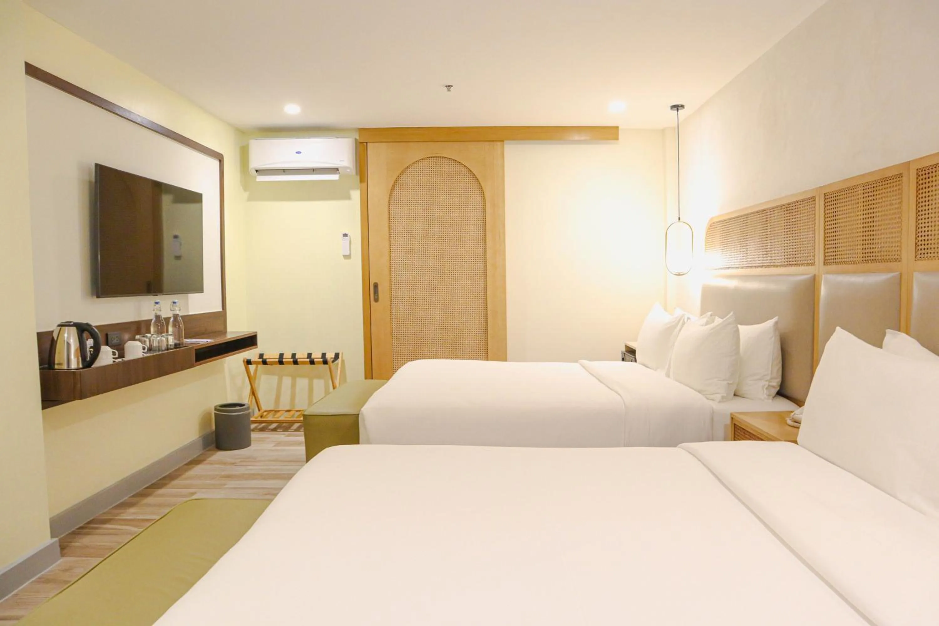 Bedroom, Bed in Mandarin Nest Boracay