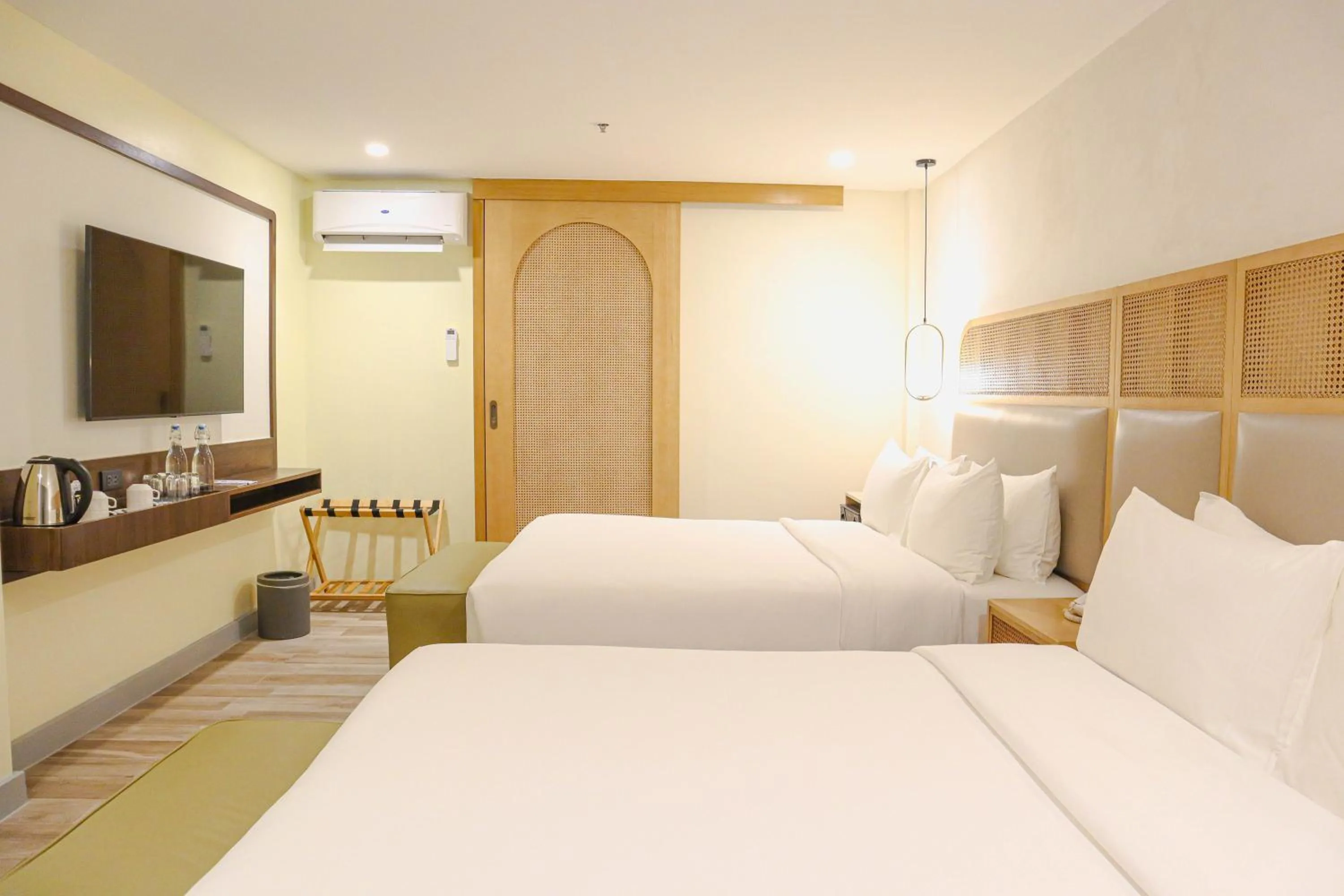 Bedroom, Bed in Mandarin Nest Boracay