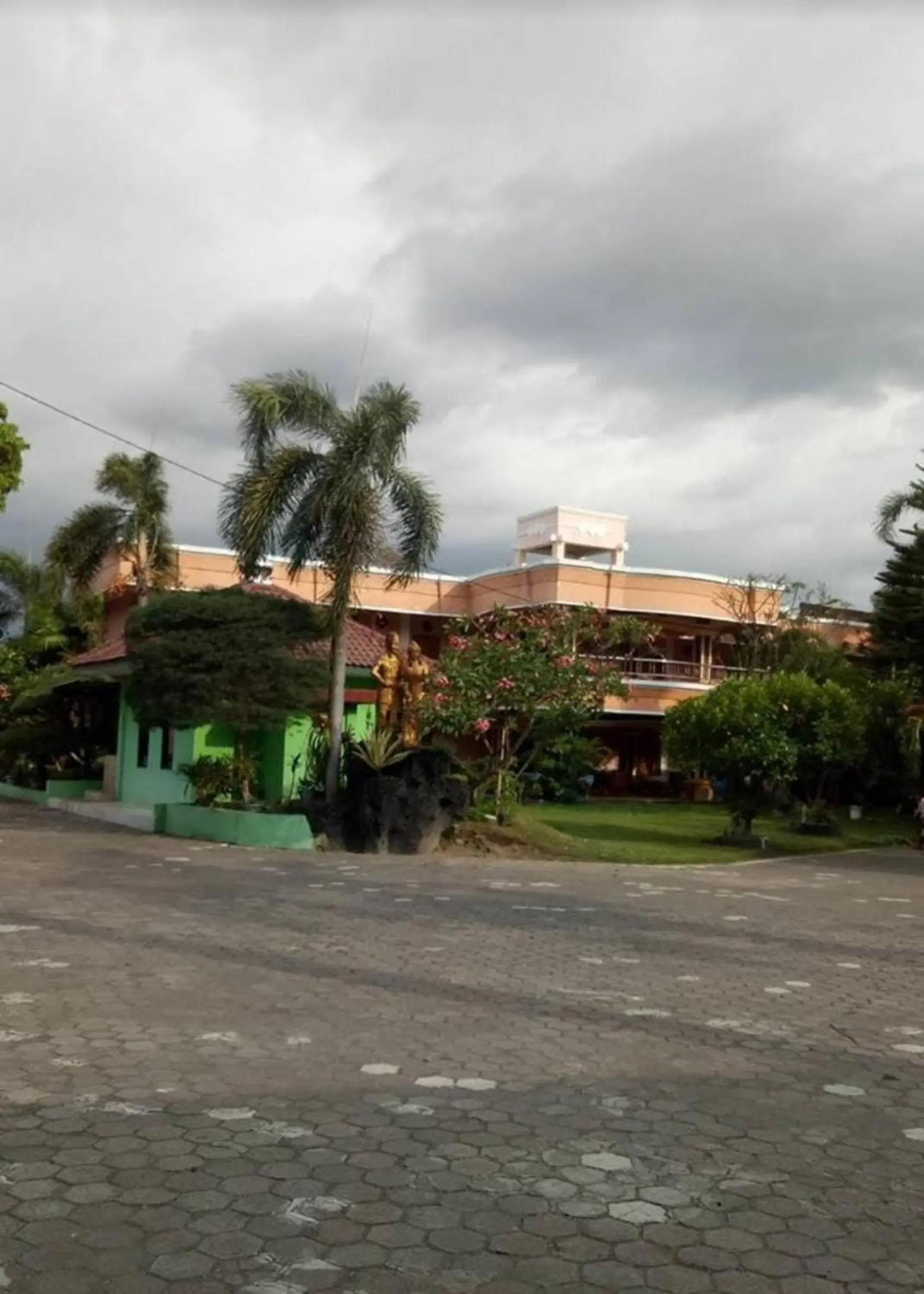 Property building in Hotel Bima Property building in Hotel Bima