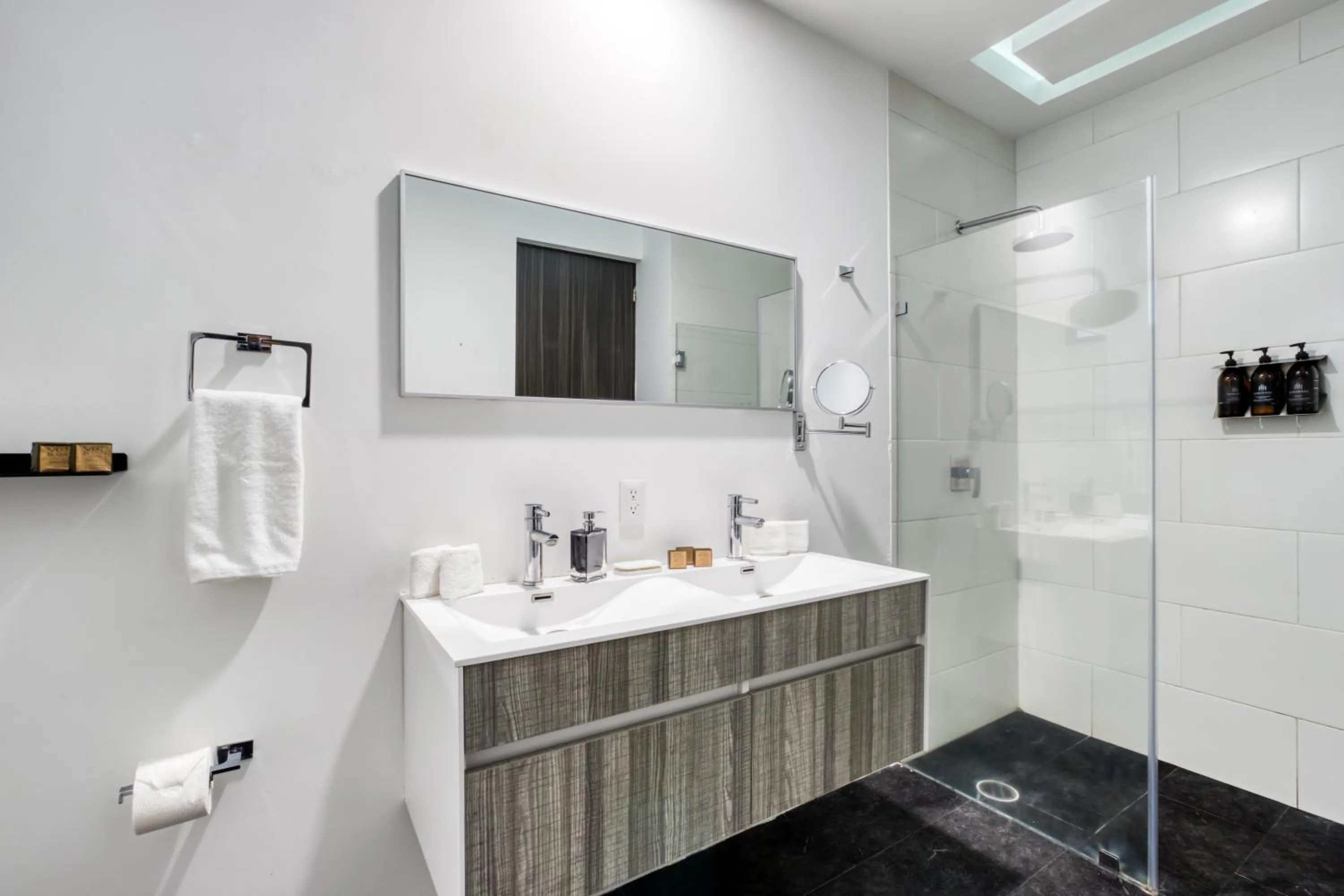 Bathroom in MEDELLIN by Mr W