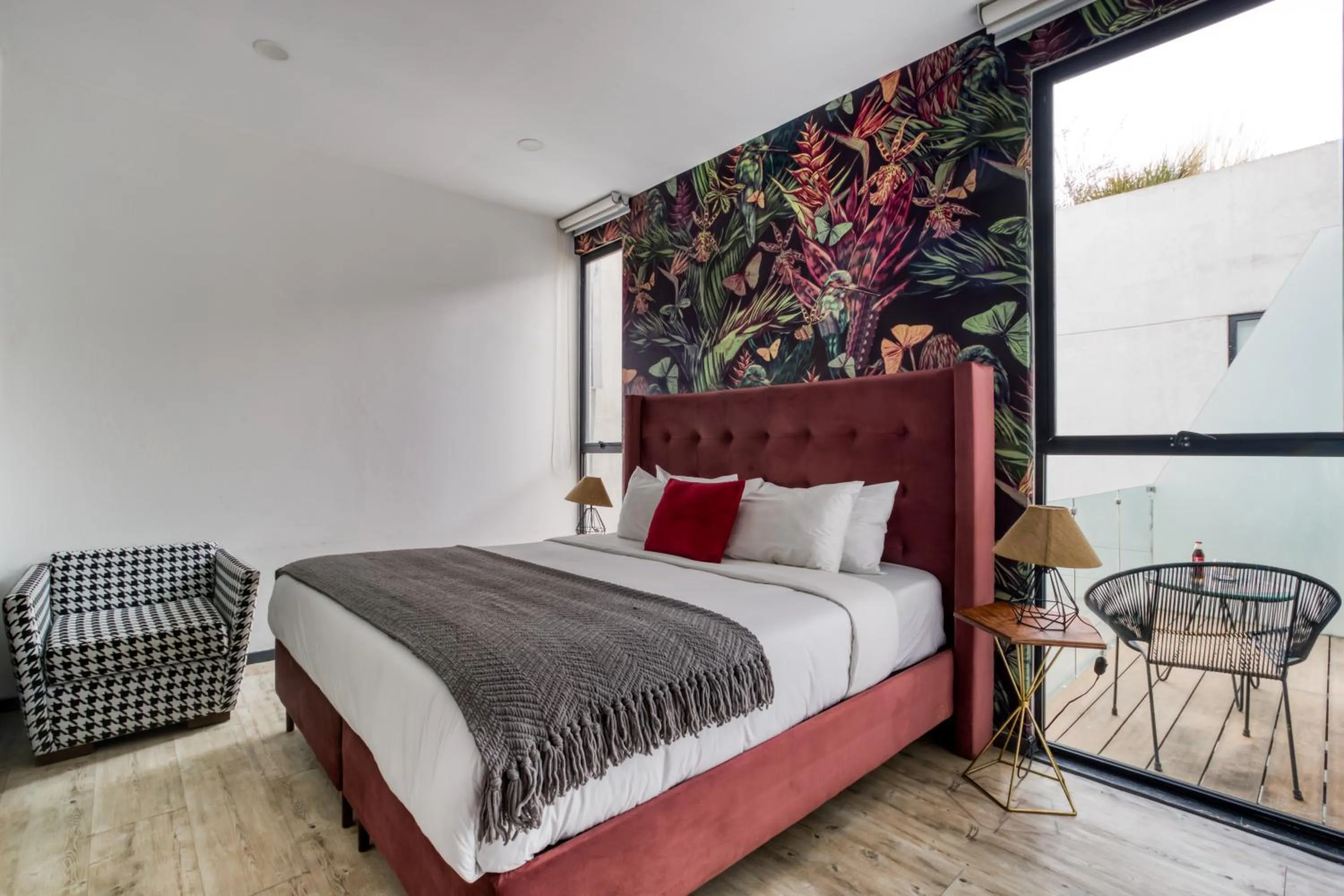 Shower, Bed in MEDELLIN by Mr W