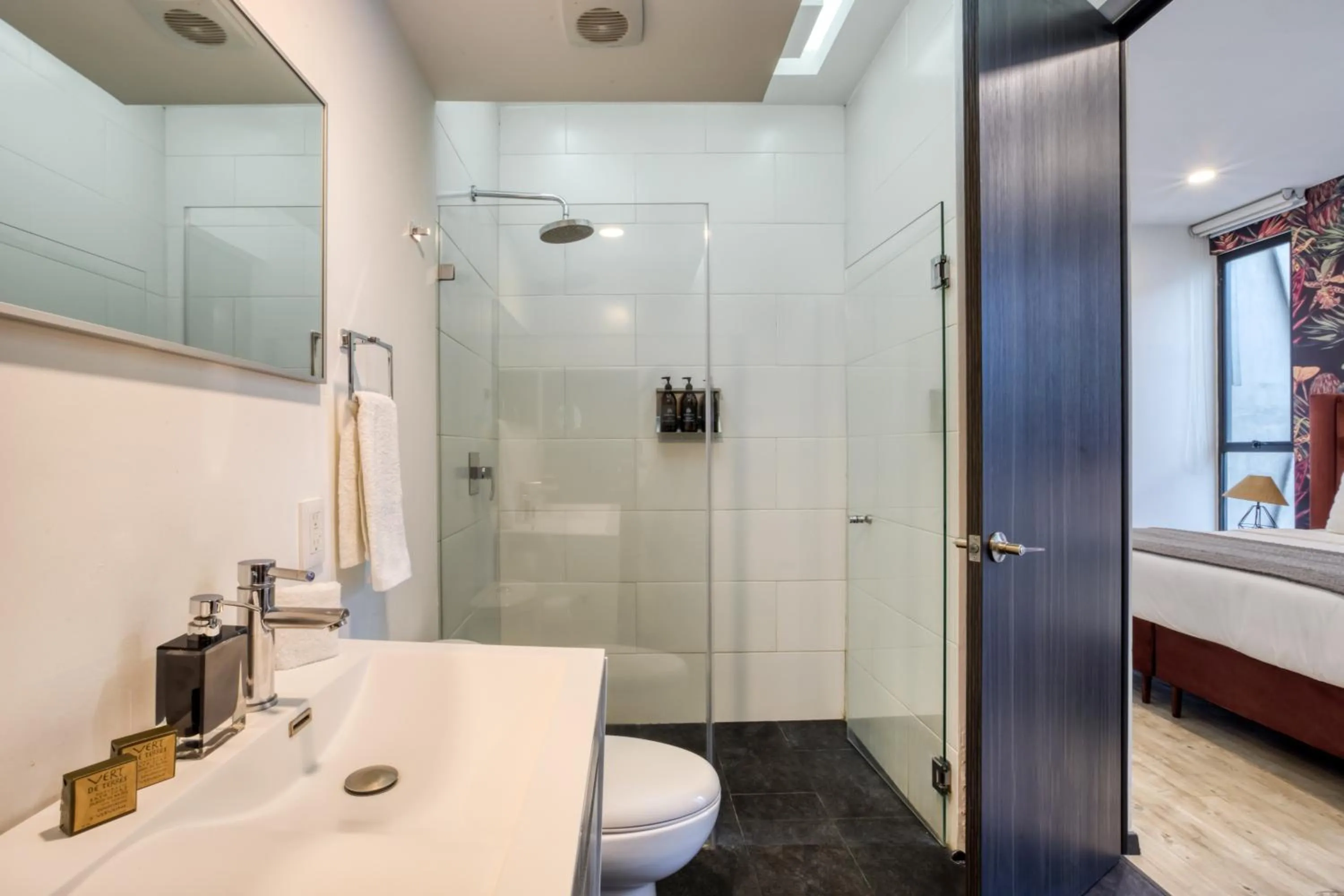 Shower in MEDELLIN by Mr W