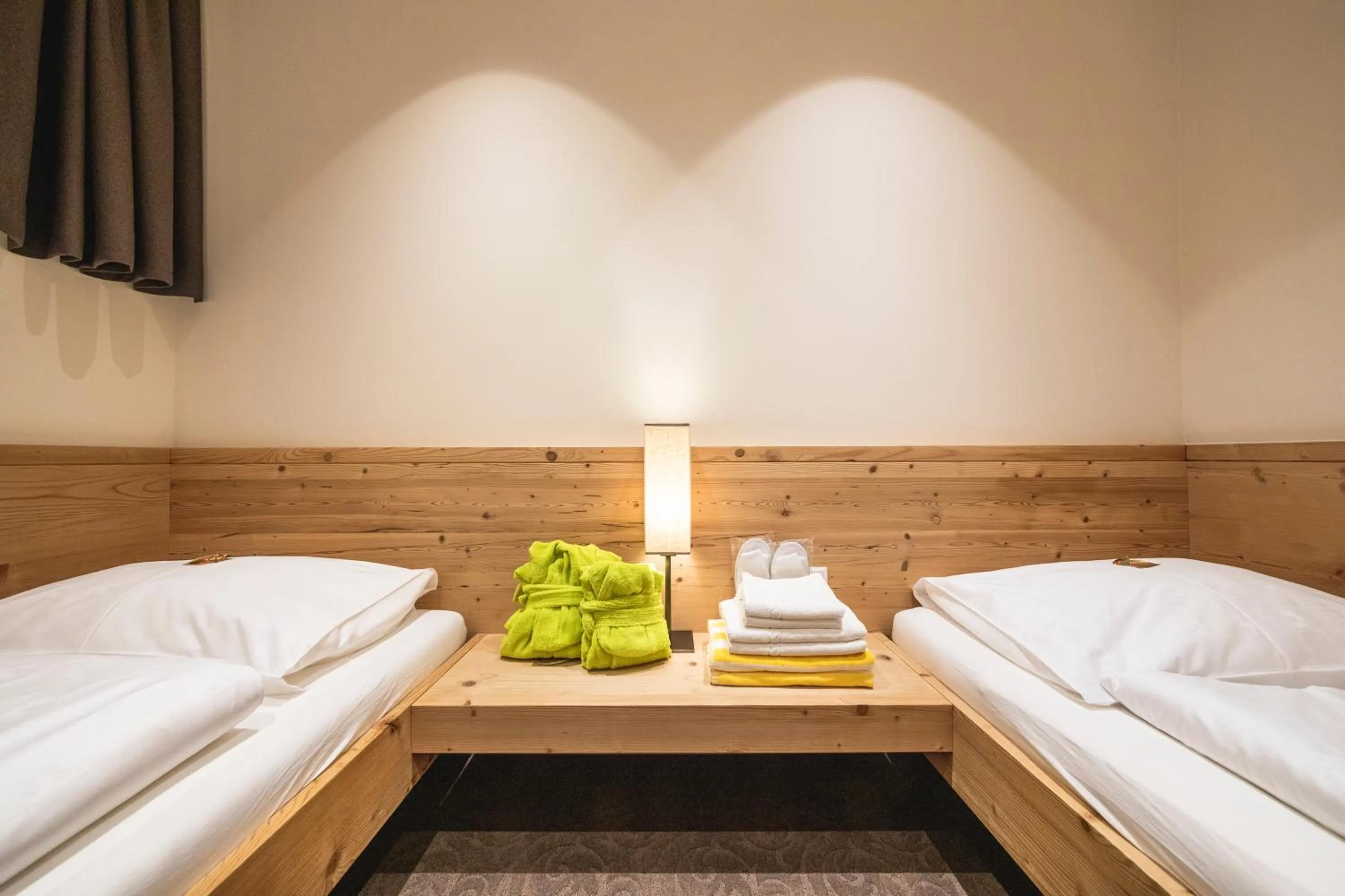 children, Bed in Residence Der Heinrichshof