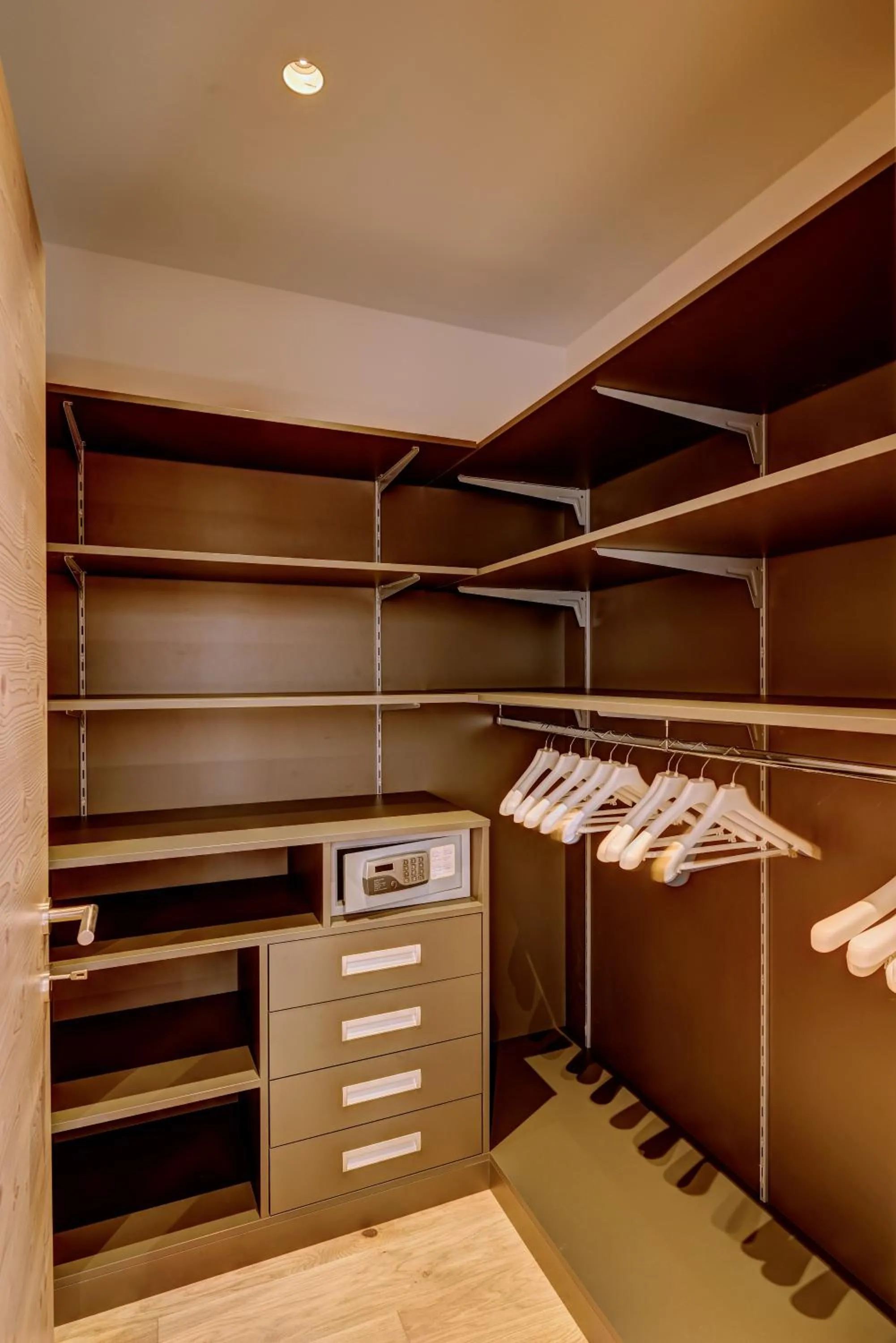 wardrobe, Bed in Residence Der Heinrichshof