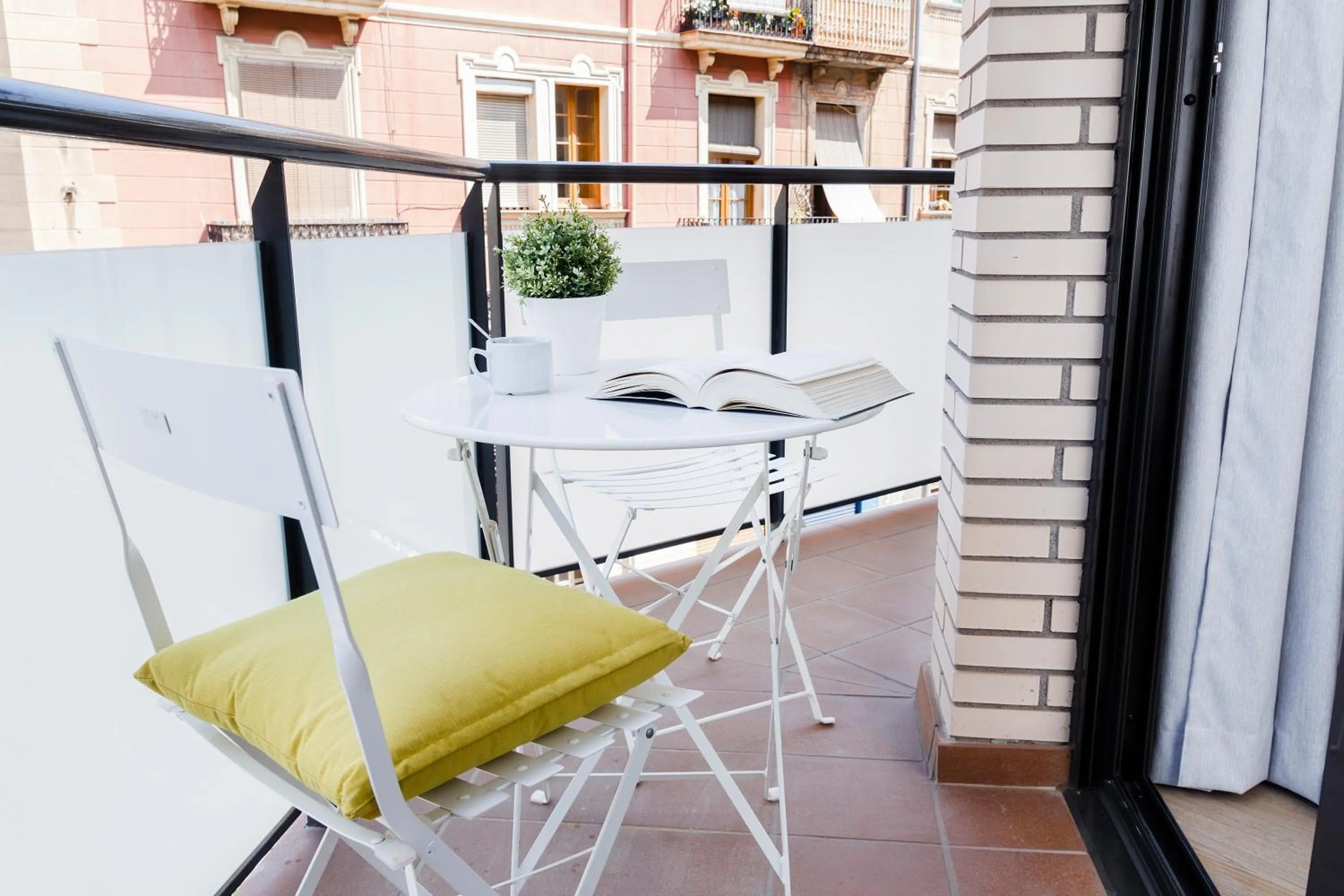 Balcony/Terrace in Feelathome Plaza Apartments