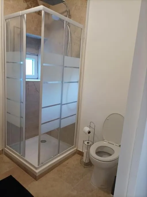 Shower in L atelier de RAYMOND