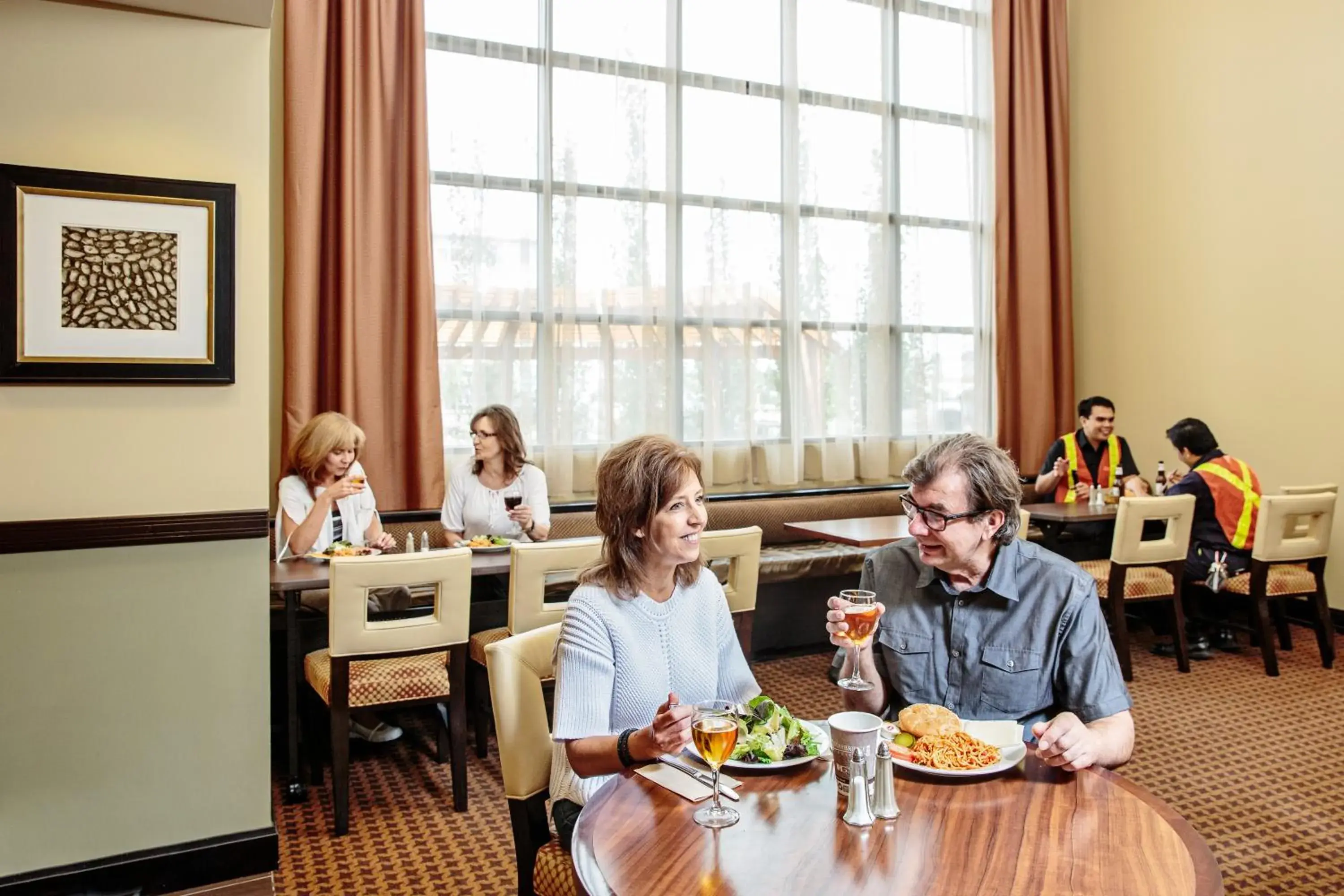 Restaurant/places to eat in Staybridge Suites West Edmonton by IHG Restaurant/places to eat in Staybridge Suites West Edmonton by IHG