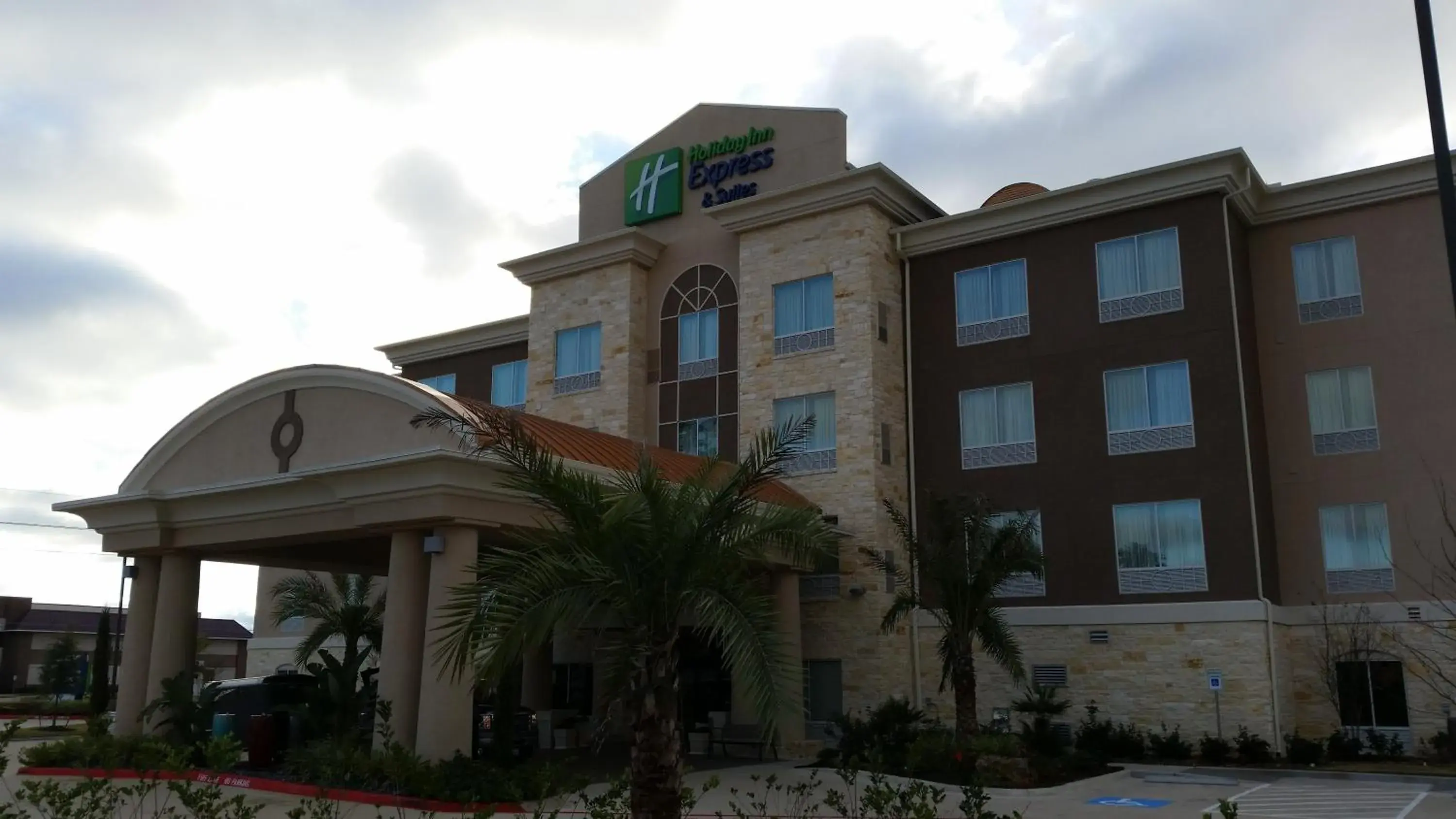 Property building in Holiday Inn Express and Suites Atascocita - Humble - Kingwood by IHG Property building in Holiday Inn Express and Suites Atascocita - Humble - Kingwood by IHG