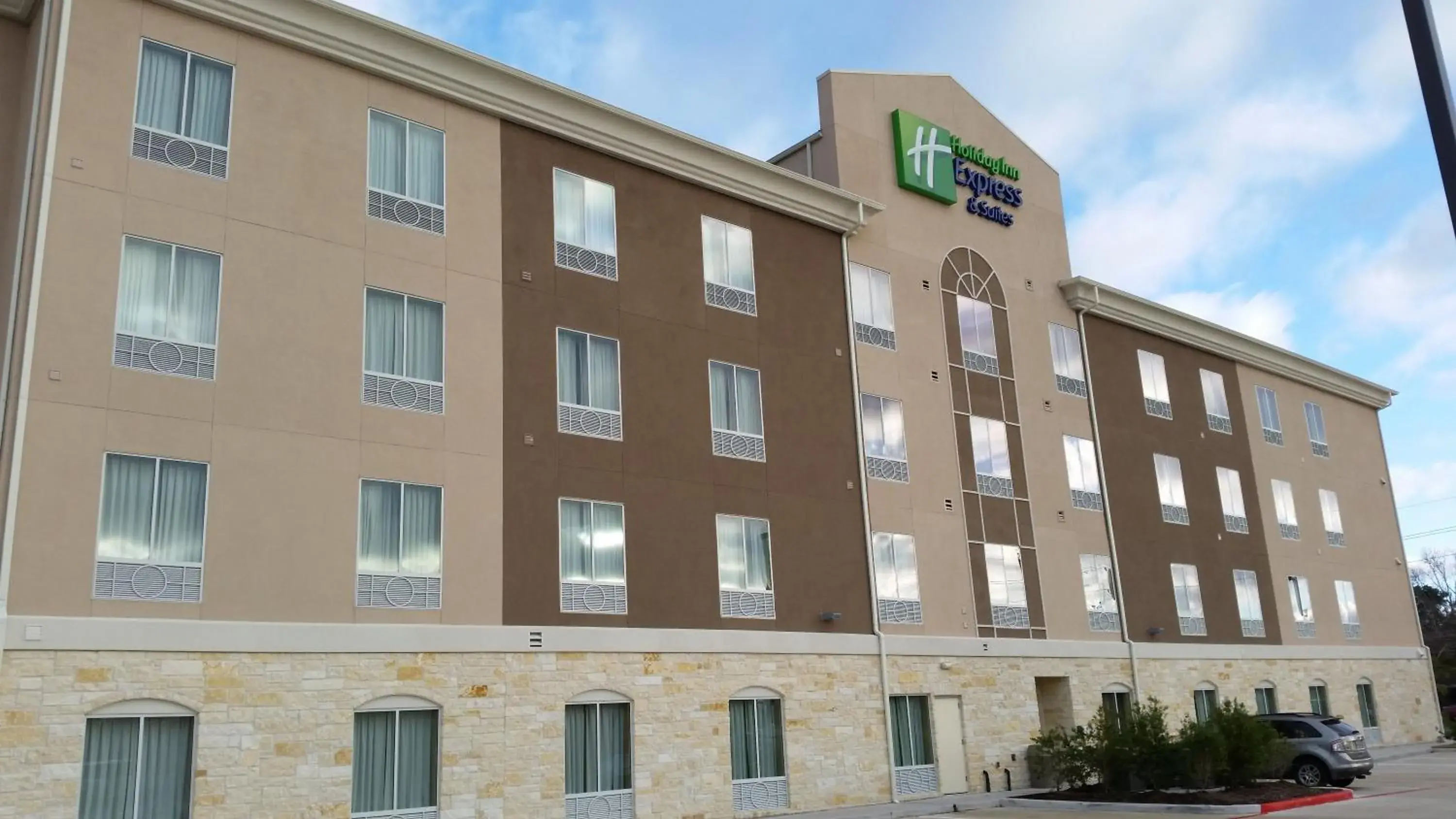 Property building in Holiday Inn Express and Suites Atascocita - Humble - Kingwood by IHG Property building in Holiday Inn Express and Suites Atascocita - Humble - Kingwood by IHG