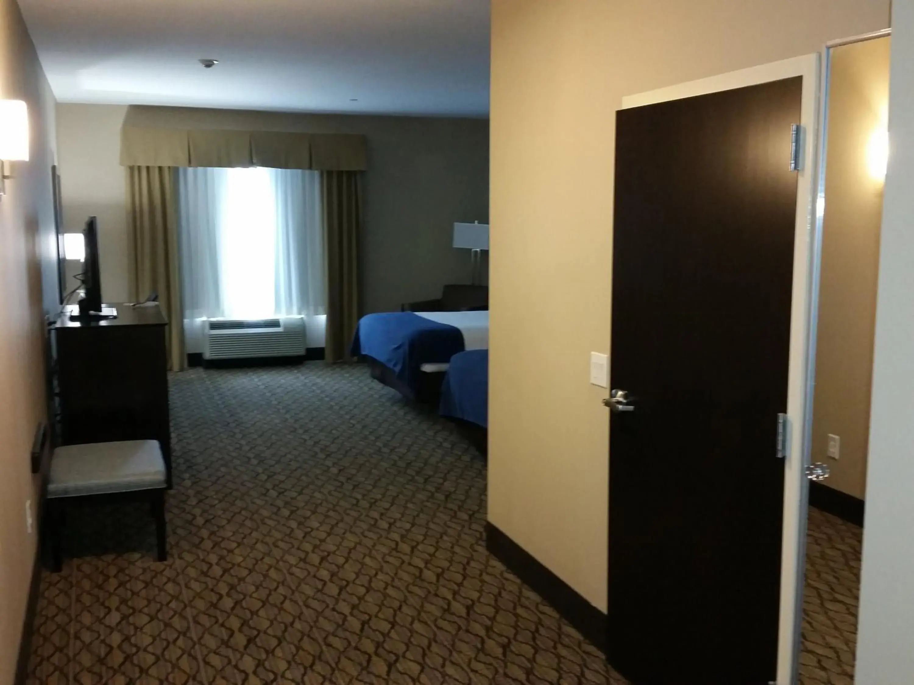 Twin Room with Mobility Accessible Trans Shower - Non-Smoking in Holiday Inn Express and Suites Atascocita - Humble - Kingwood by IHG Twin Room with Mobility Accessible Trans Shower - Non-Smoking in Holiday Inn Express and Suites Atascocita - Humble - Kingwood by IHG