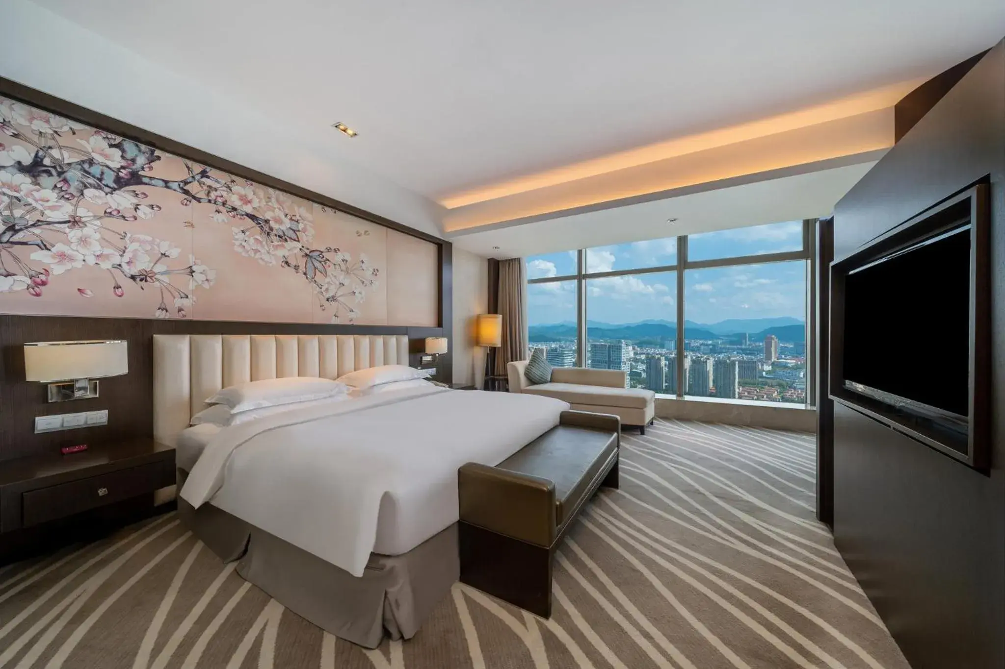 Premium King Room with City View in Crowne Plaza Shaoxing, an IHG Hotel Premium King Room with City View in Crowne Plaza Shaoxing, an IHG Hotel