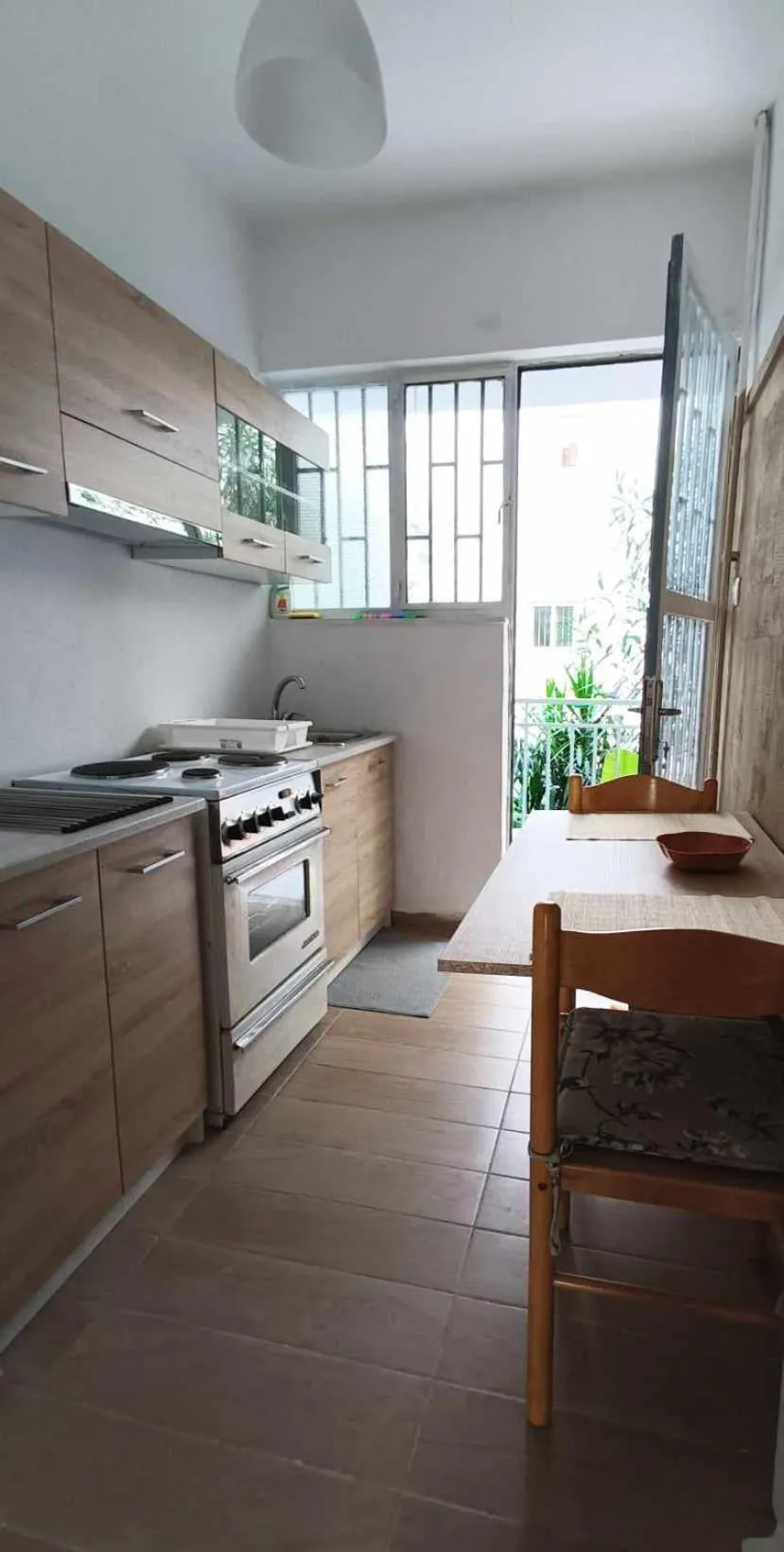 Apartment by the Sepolia metro