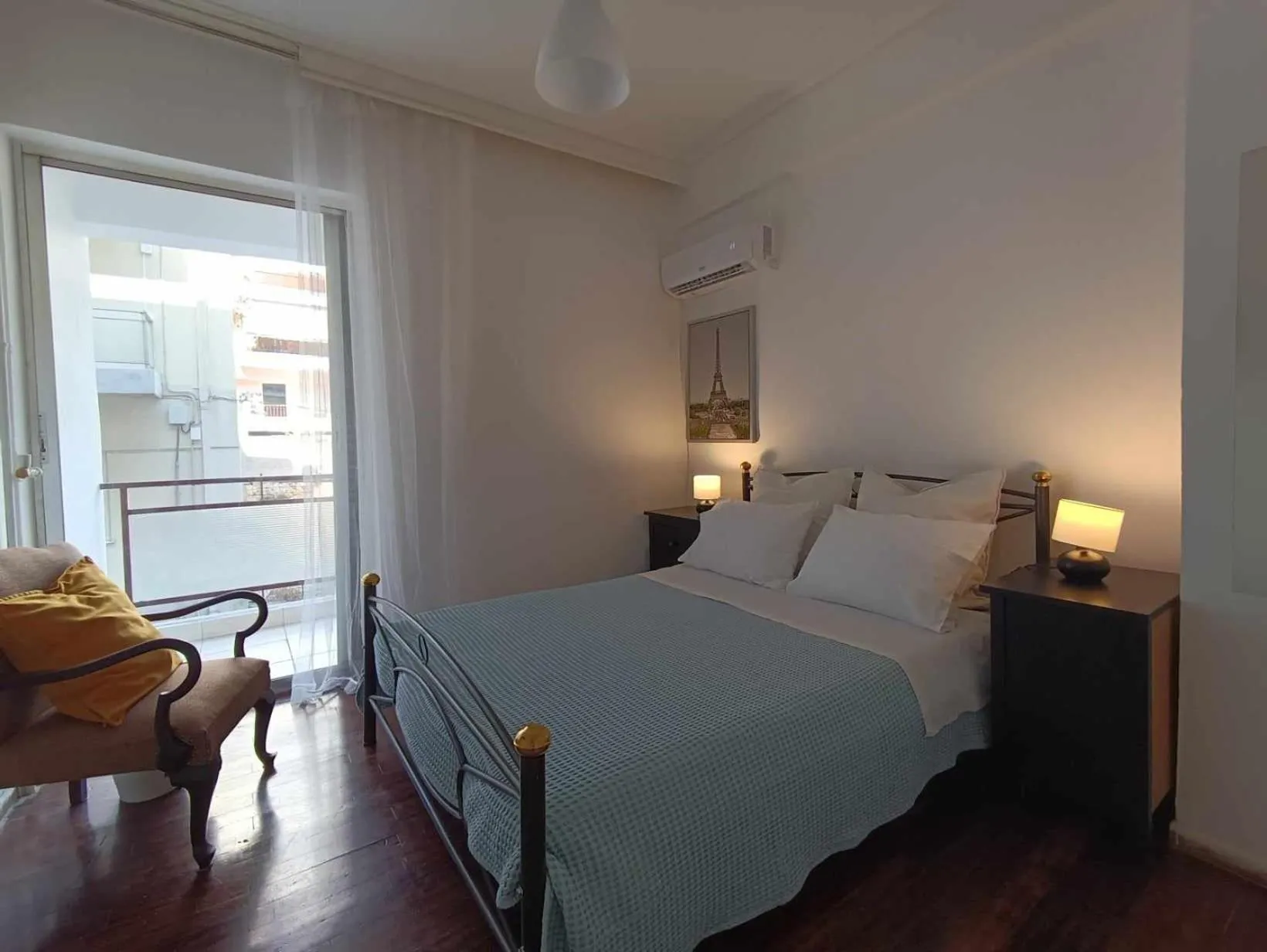 Apartment by the Sepolia metro