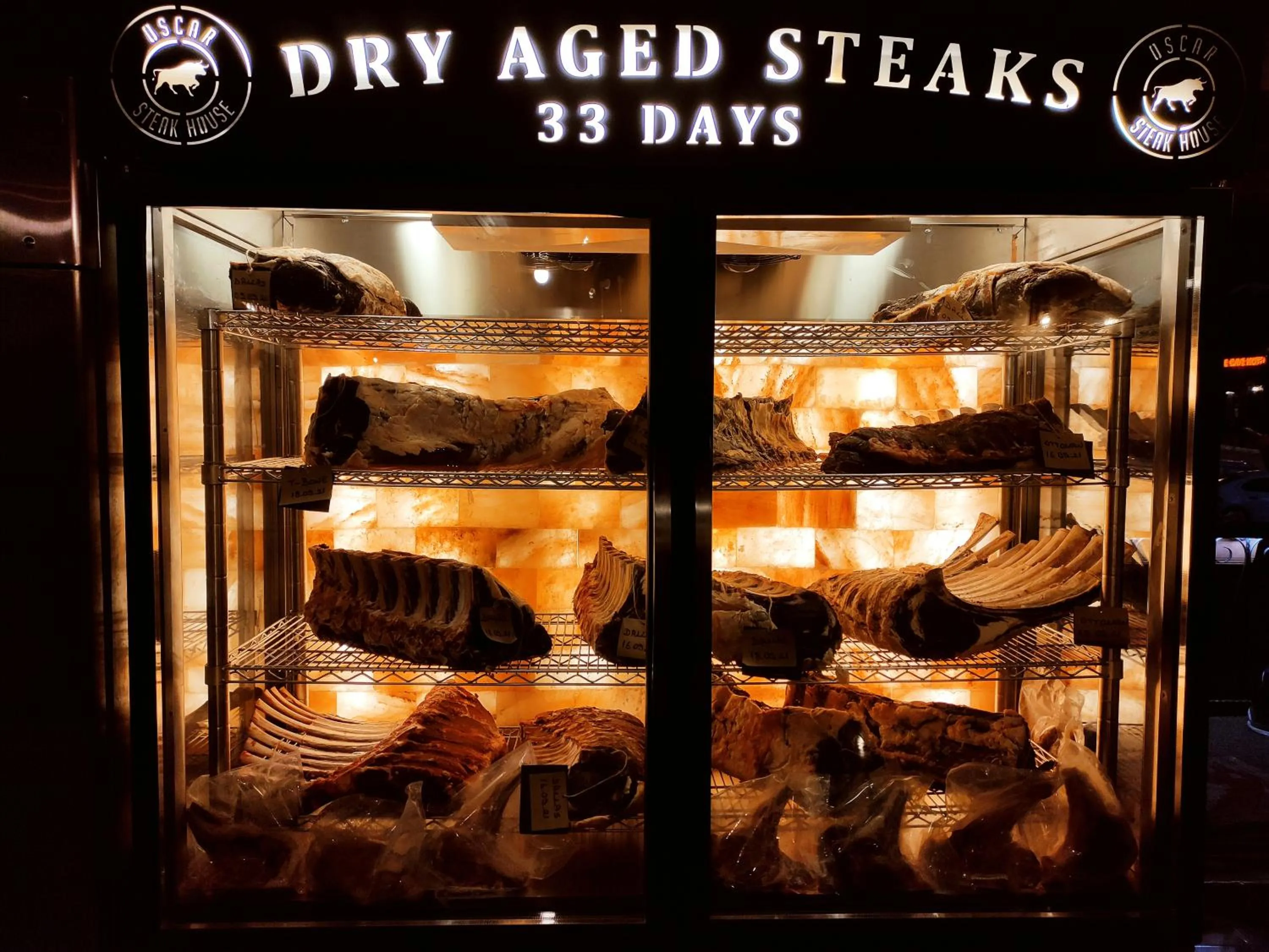 Food and drinks in Elegance Cave Suites & Restaurant