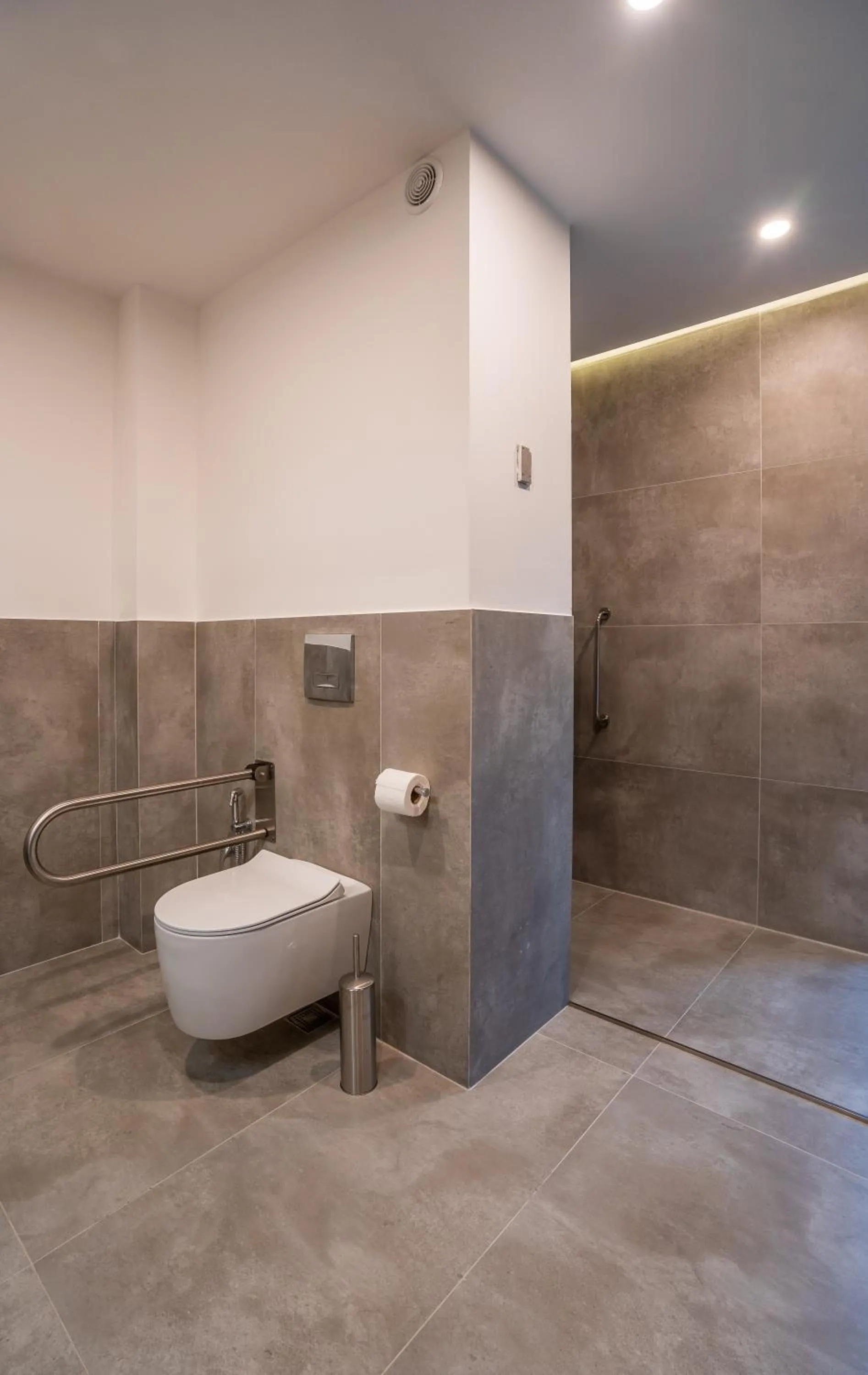 Toilet in Step Inn - Kazbegi