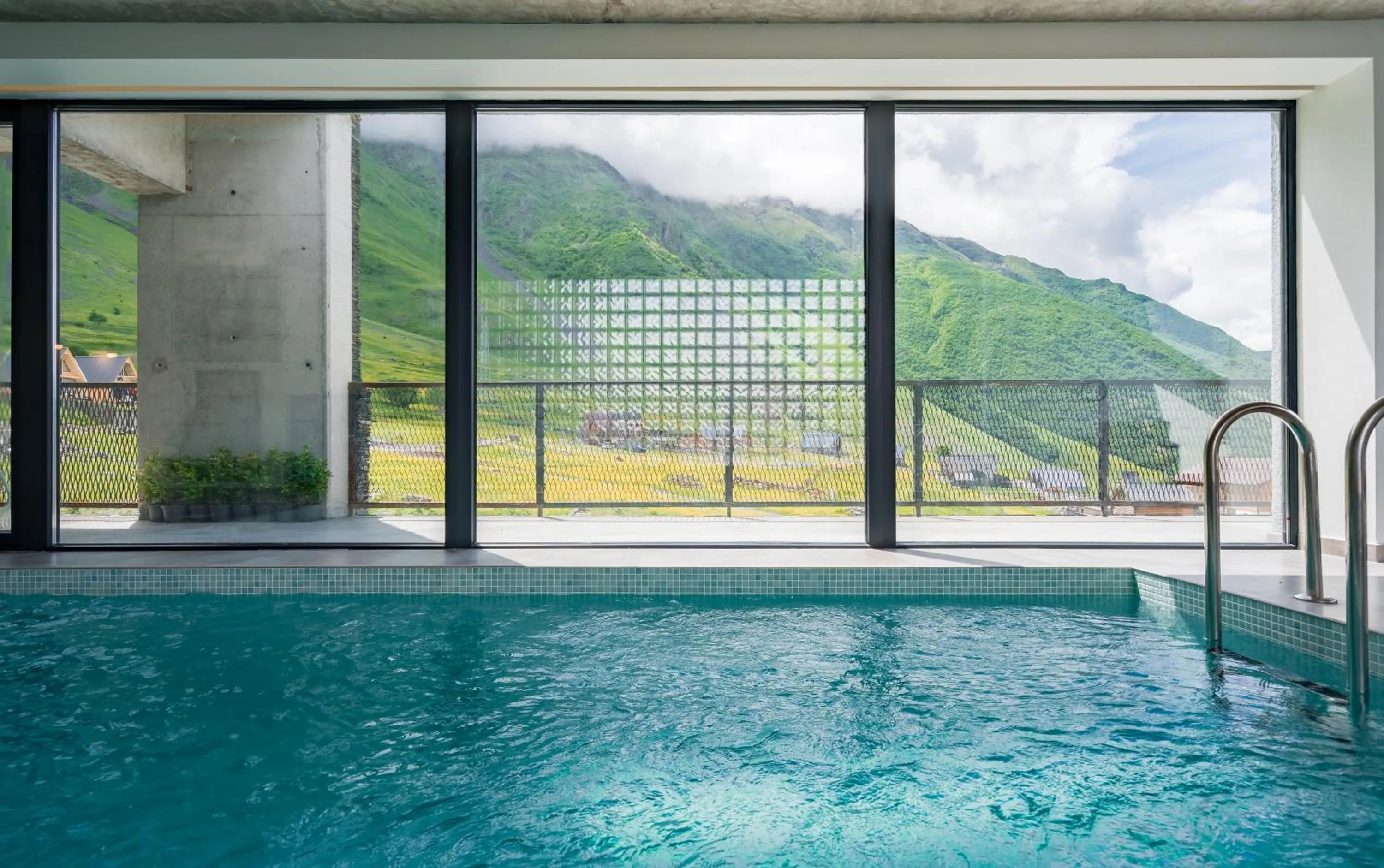 Swimming pool in Step Inn - Kazbegi