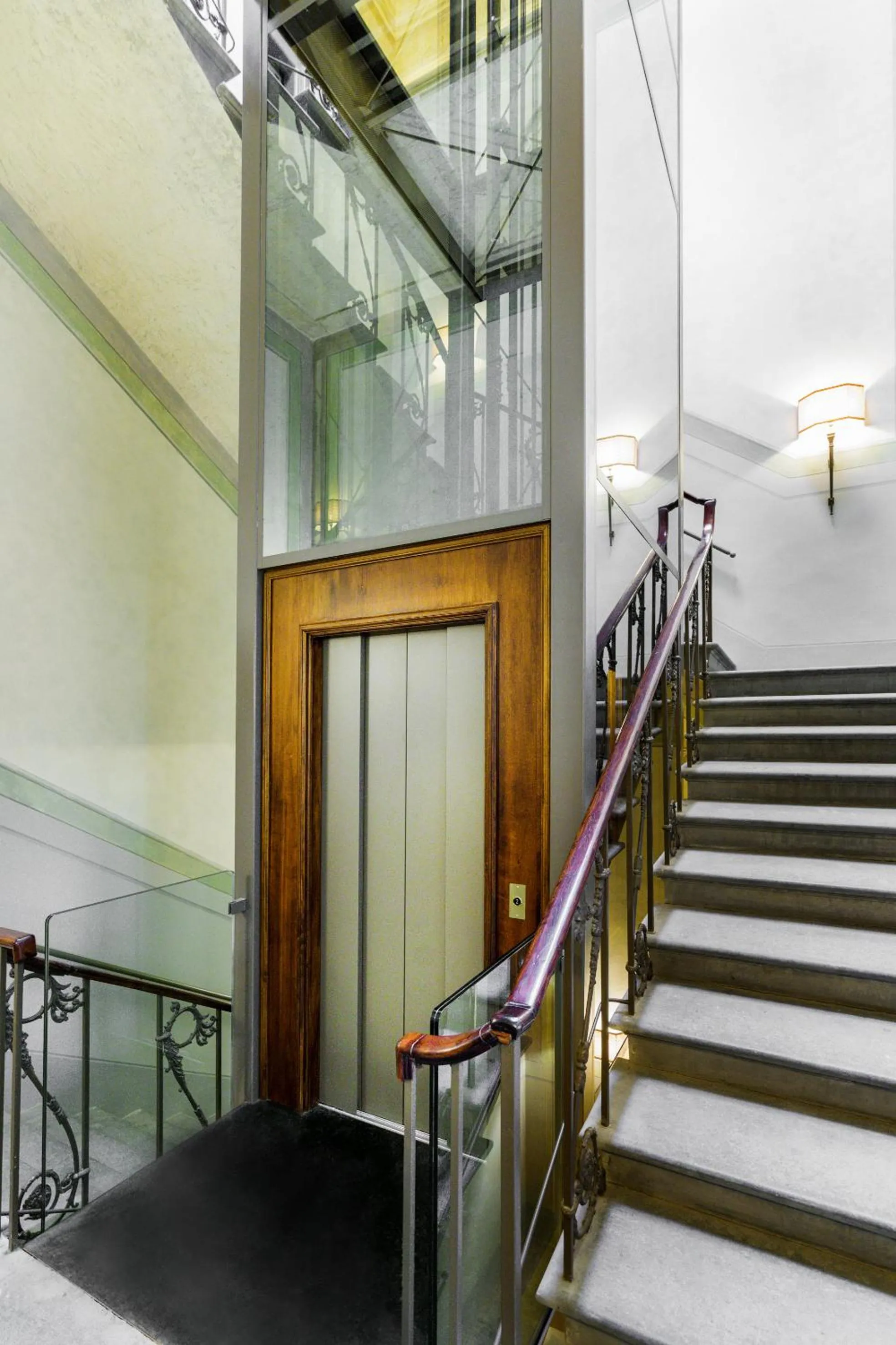 elevator in Duchessa Sofia - La Dimora degli Affreschi Florence