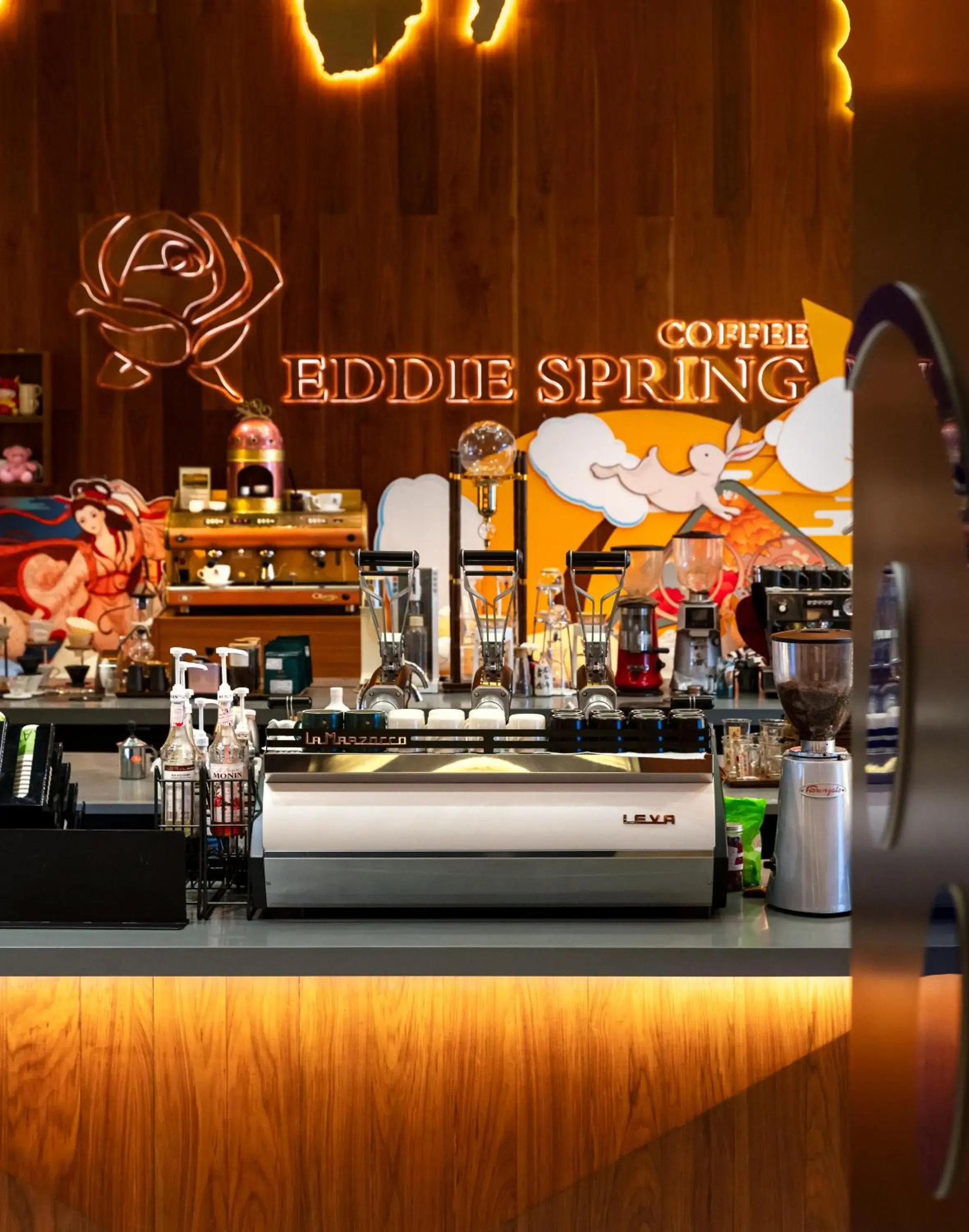 Lounge or bar in Hyatt Place Linyi People Square Lounge or bar in Hyatt Place Linyi People Square