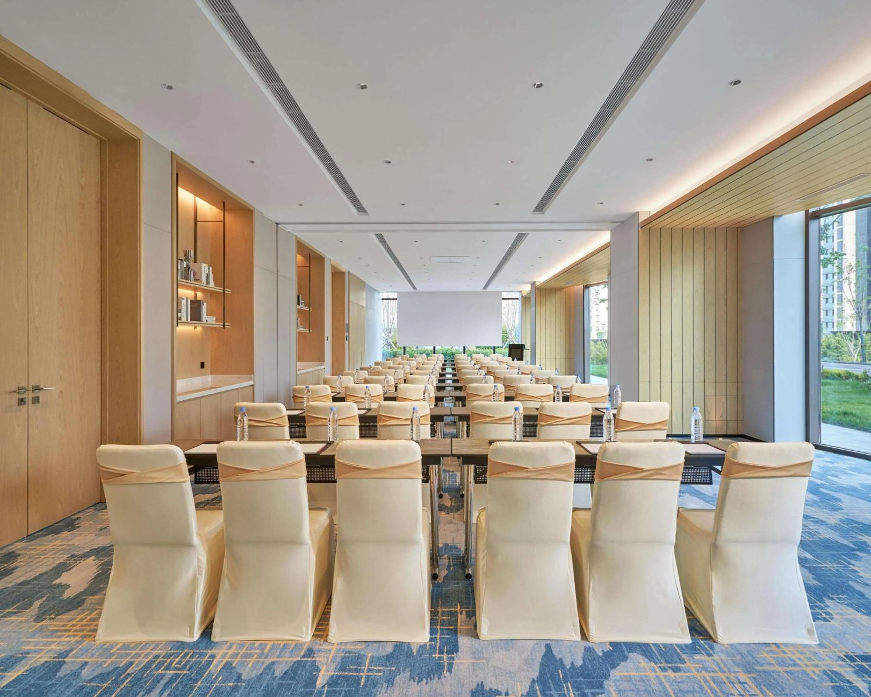 Meeting/conference room in Hyatt Place Yantai Development Zone
