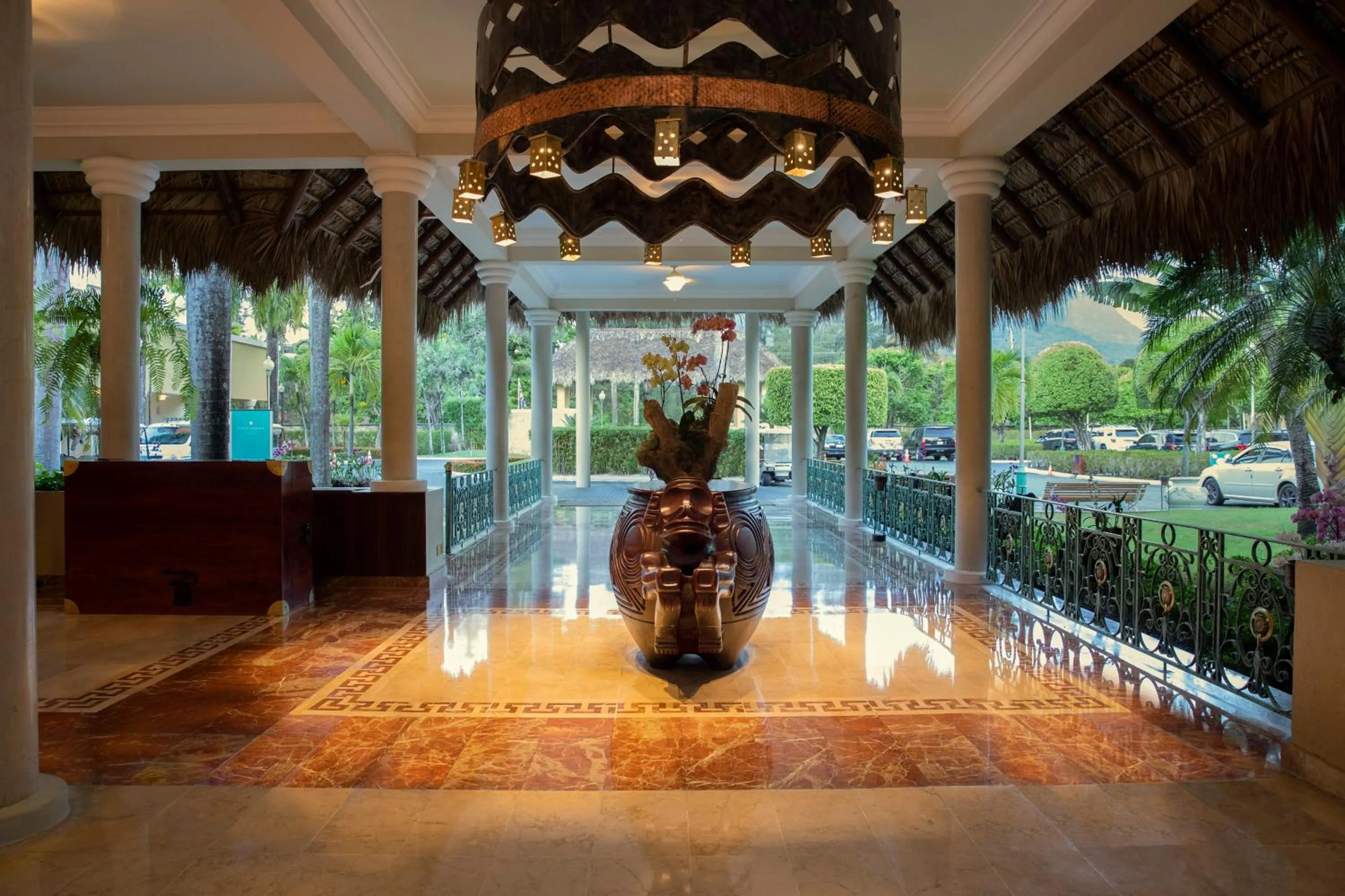 Facade/entrance in Iberostar Waves Costa Dorada - All Inclusive