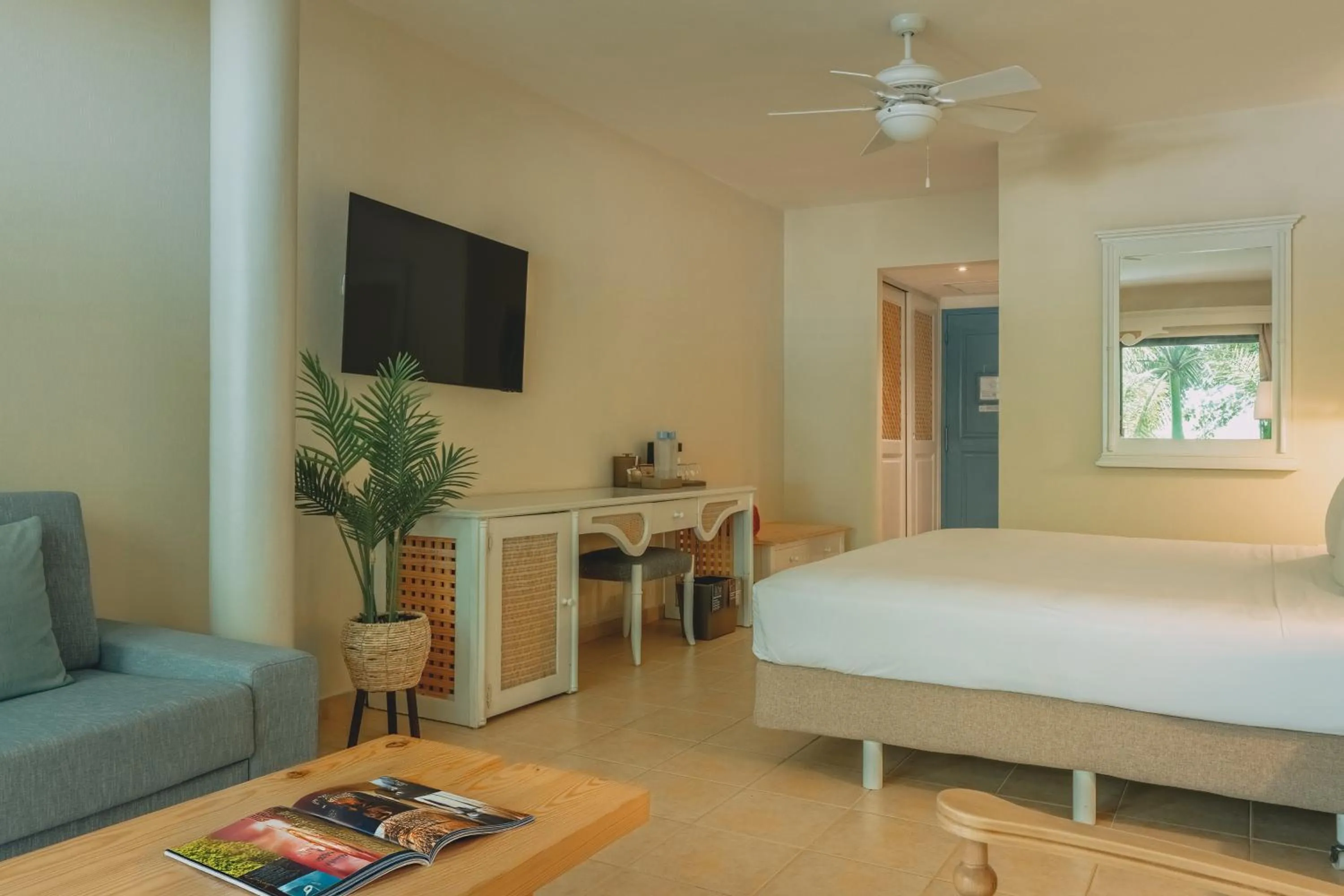 Bed in Iberostar Waves Costa Dorada - All Inclusive