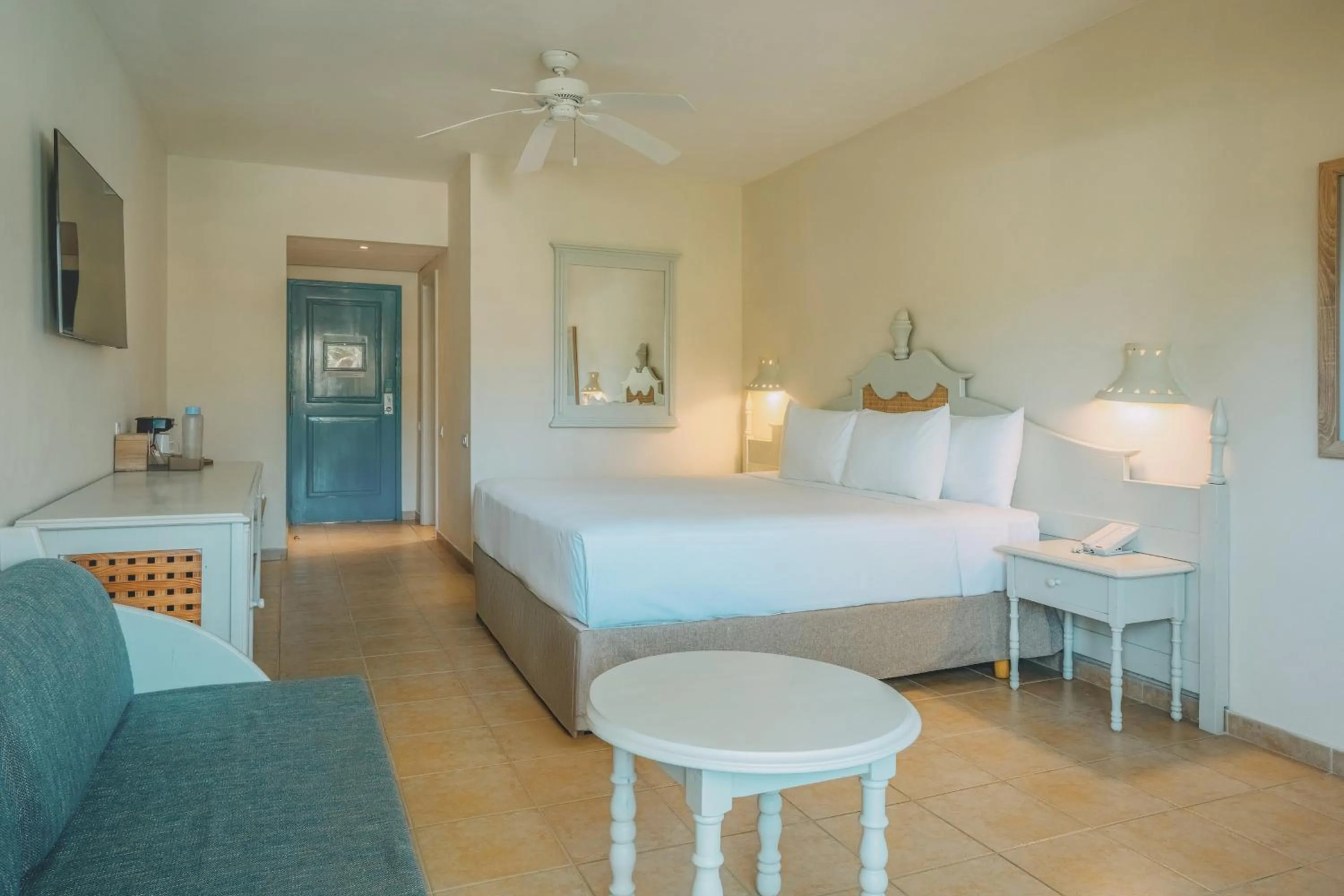 Bed in Iberostar Waves Costa Dorada - All Inclusive