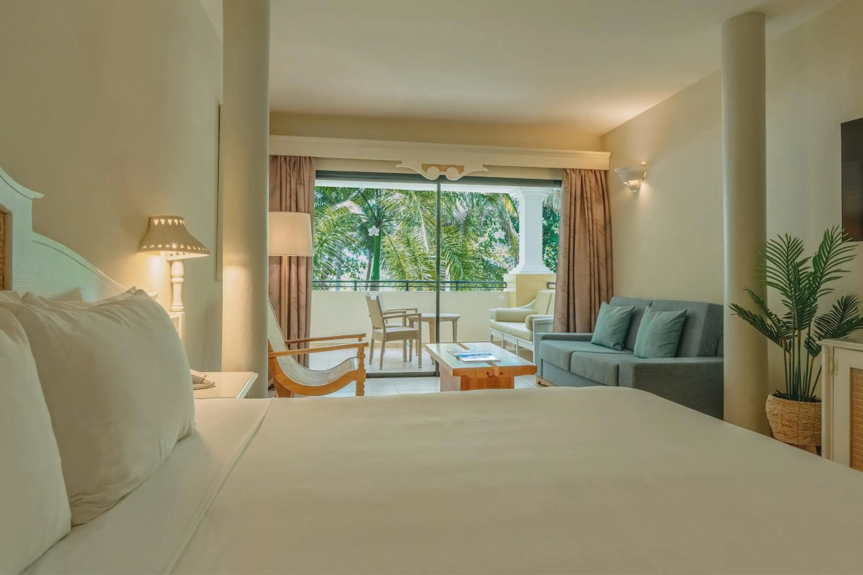 Bed in Iberostar Waves Costa Dorada - All Inclusive