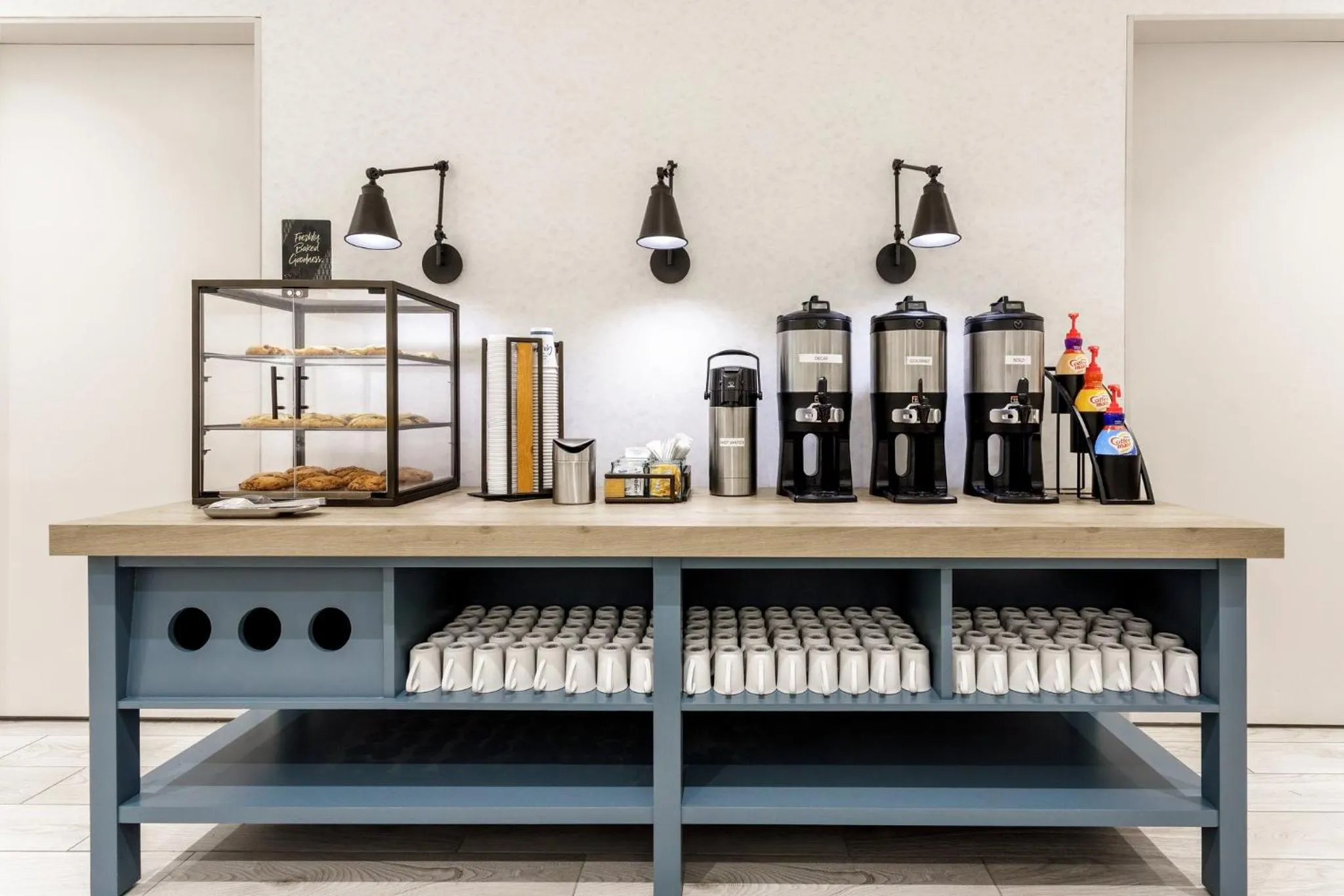 Breakfast in Staybridge Suites Winter Haven - Auburndale