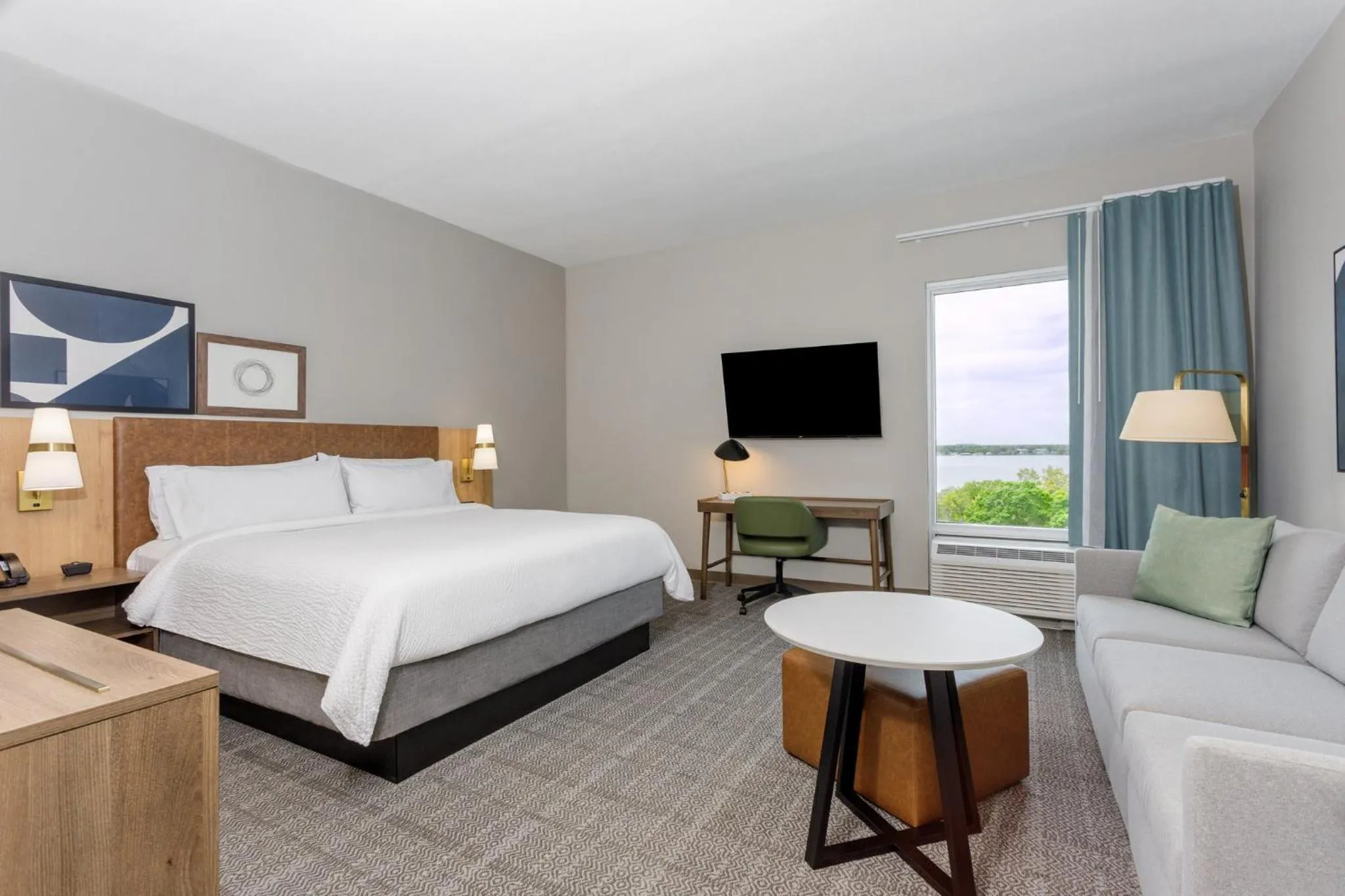 Photo of the whole room, Bed in Staybridge Suites Winter Haven - Auburndale