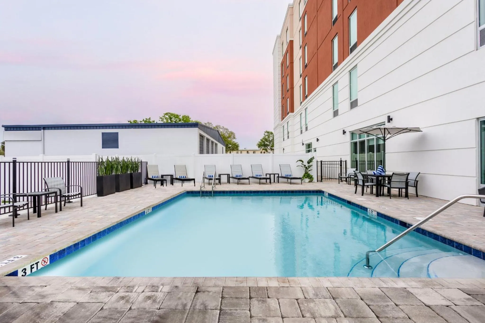 Swimming pool in Staybridge Suites Winter Haven - Auburndale