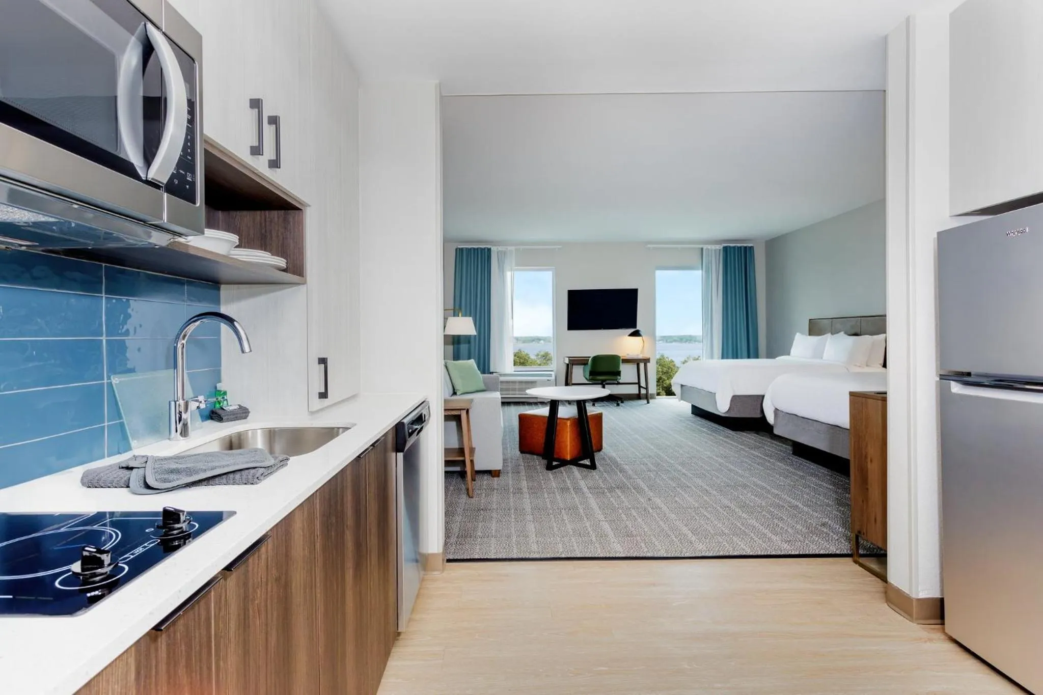 Photo of the whole room, Bed in Staybridge Suites Winter Haven - Auburndale