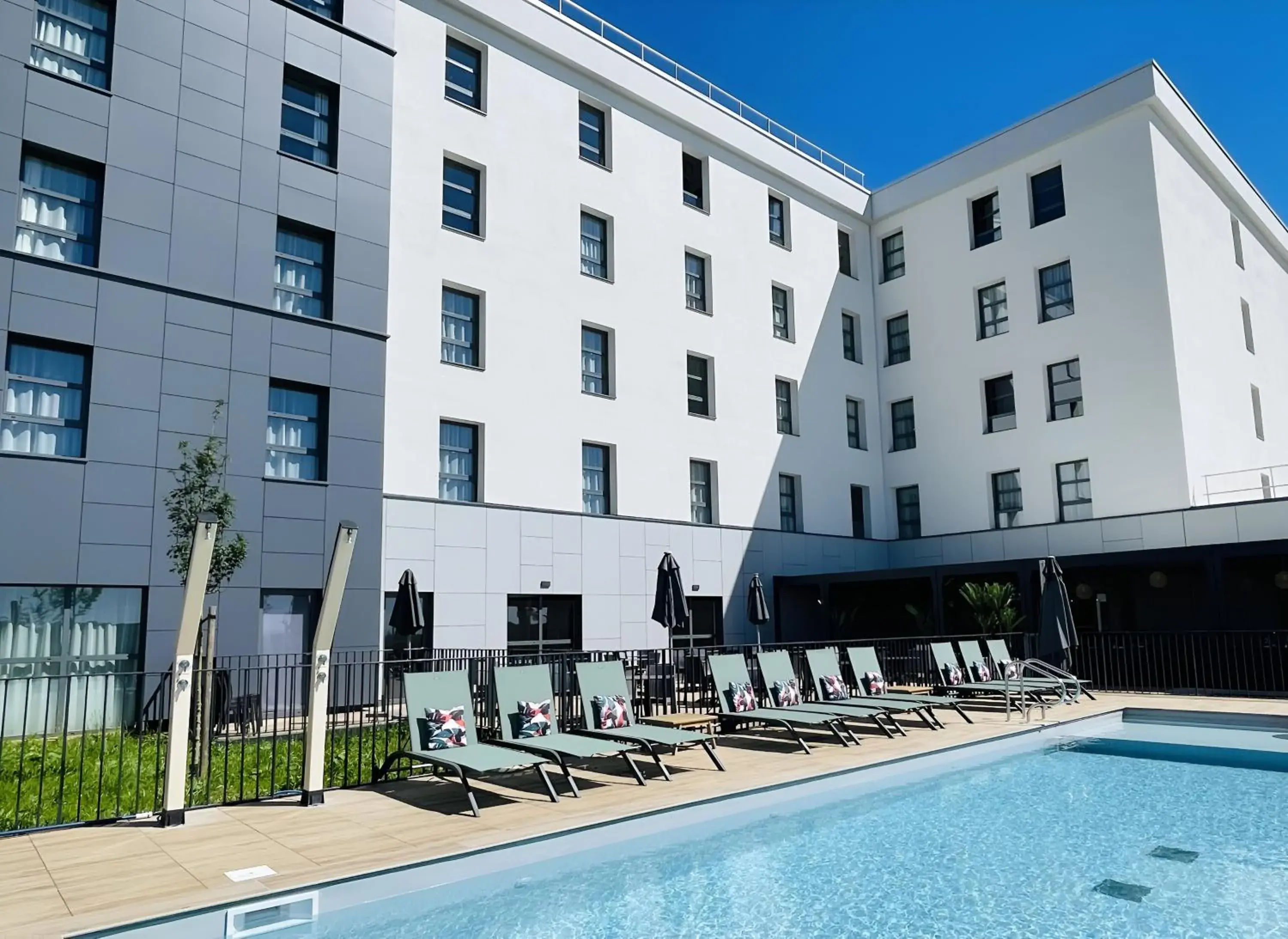 Property building in Holiday Inn Dijon Sud - Longvic by IHG Property building in Holiday Inn Dijon Sud - Longvic by IHG